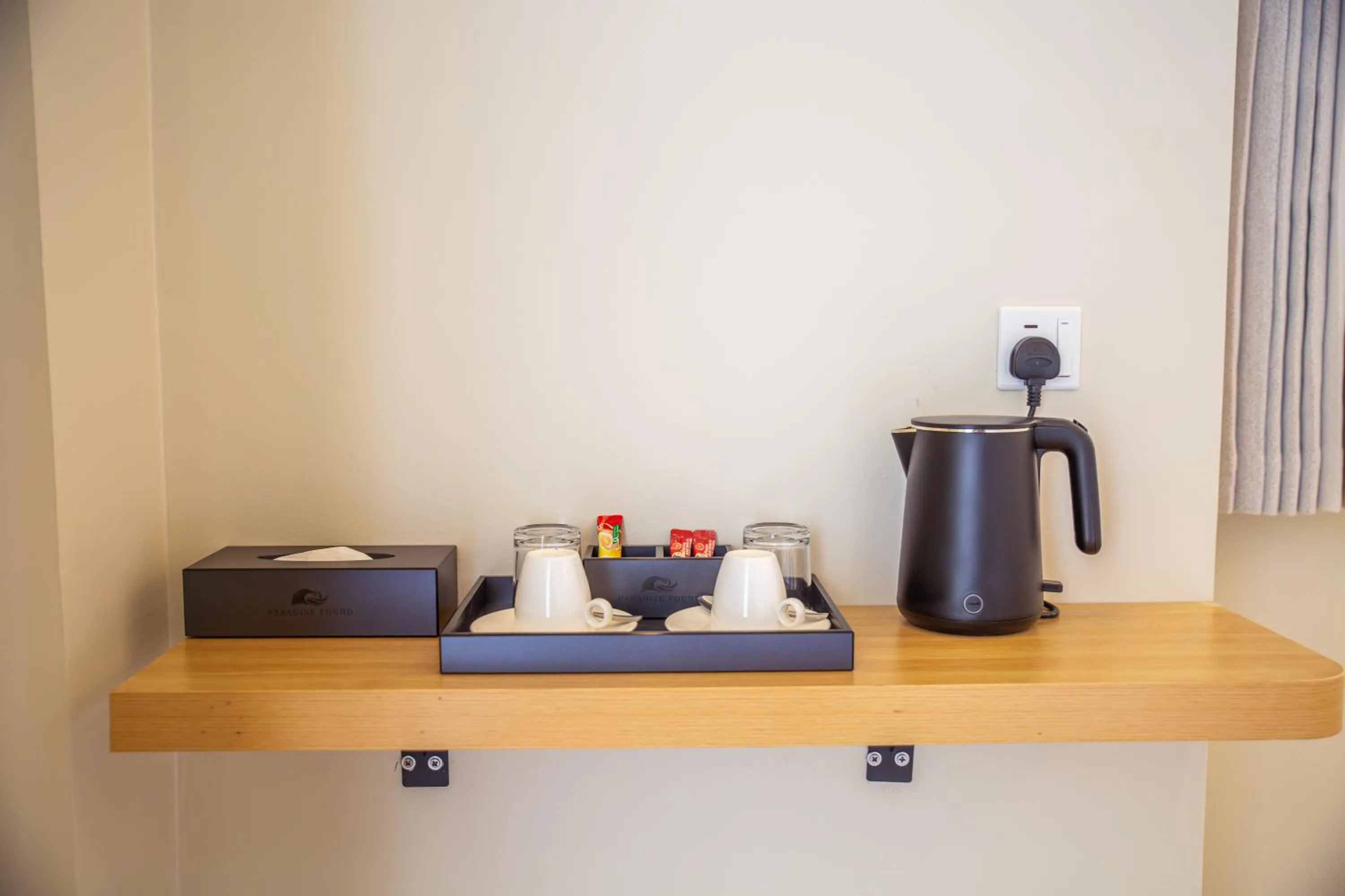 Coffee/tea facilities in Paradise Found