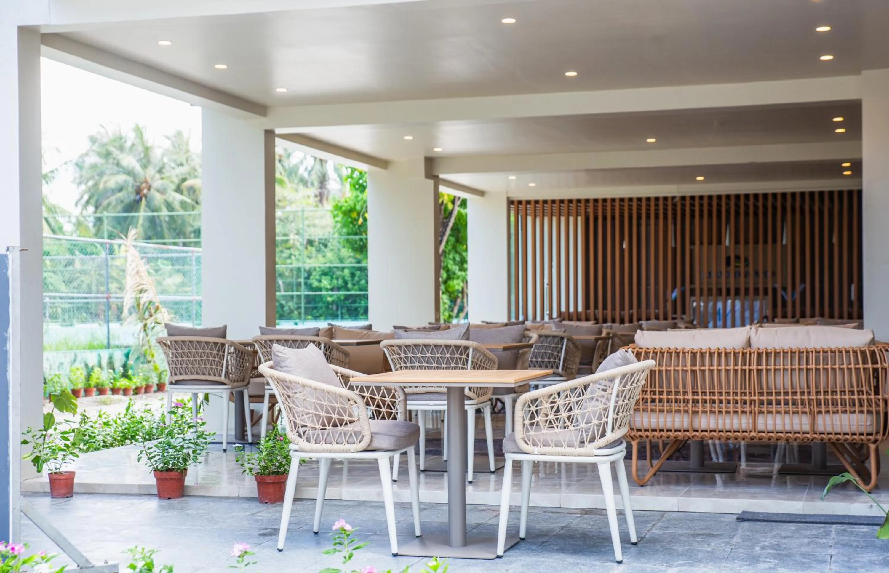 Restaurant/places to eat in Paradise Found
