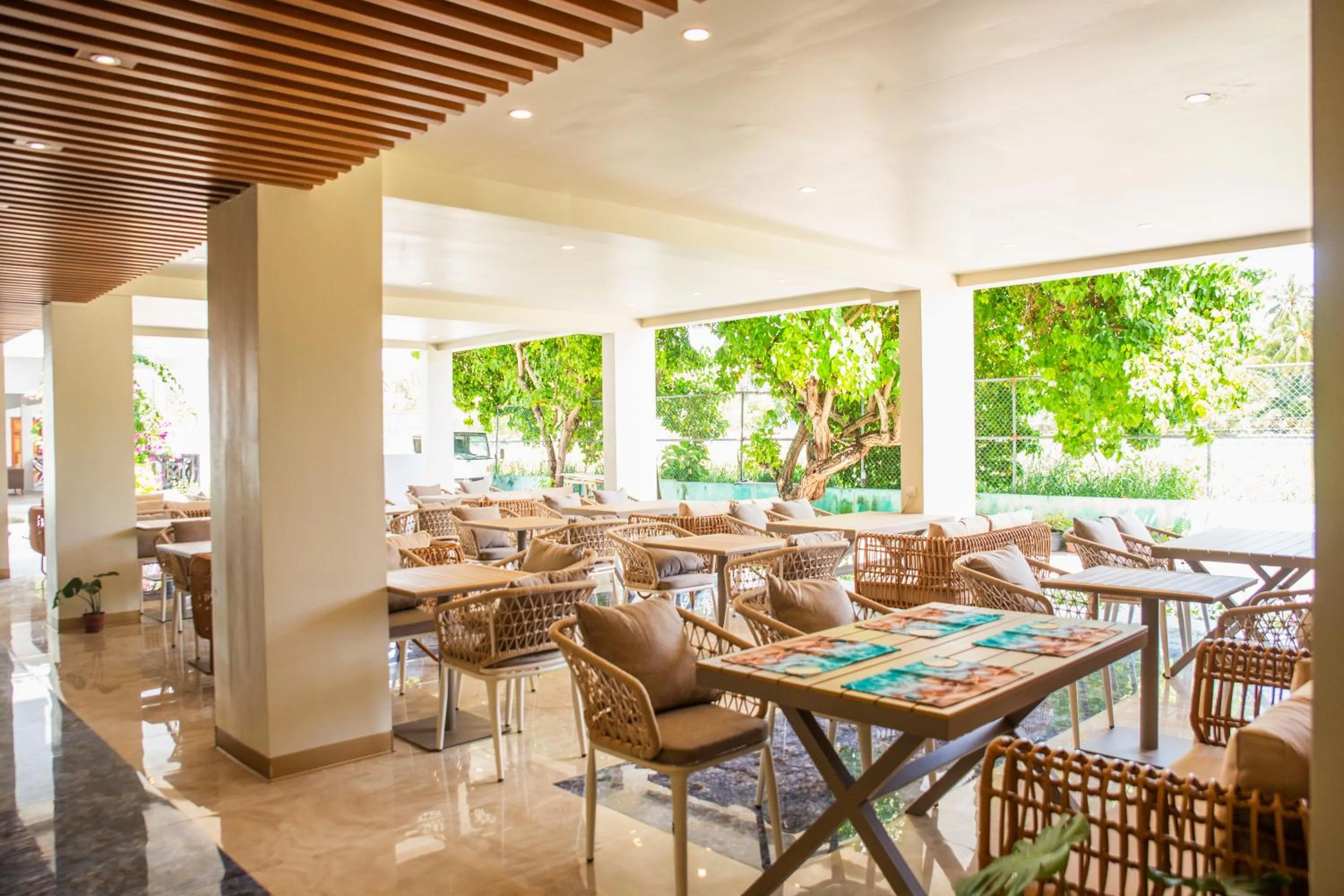 Restaurant/places to eat in Paradise Found