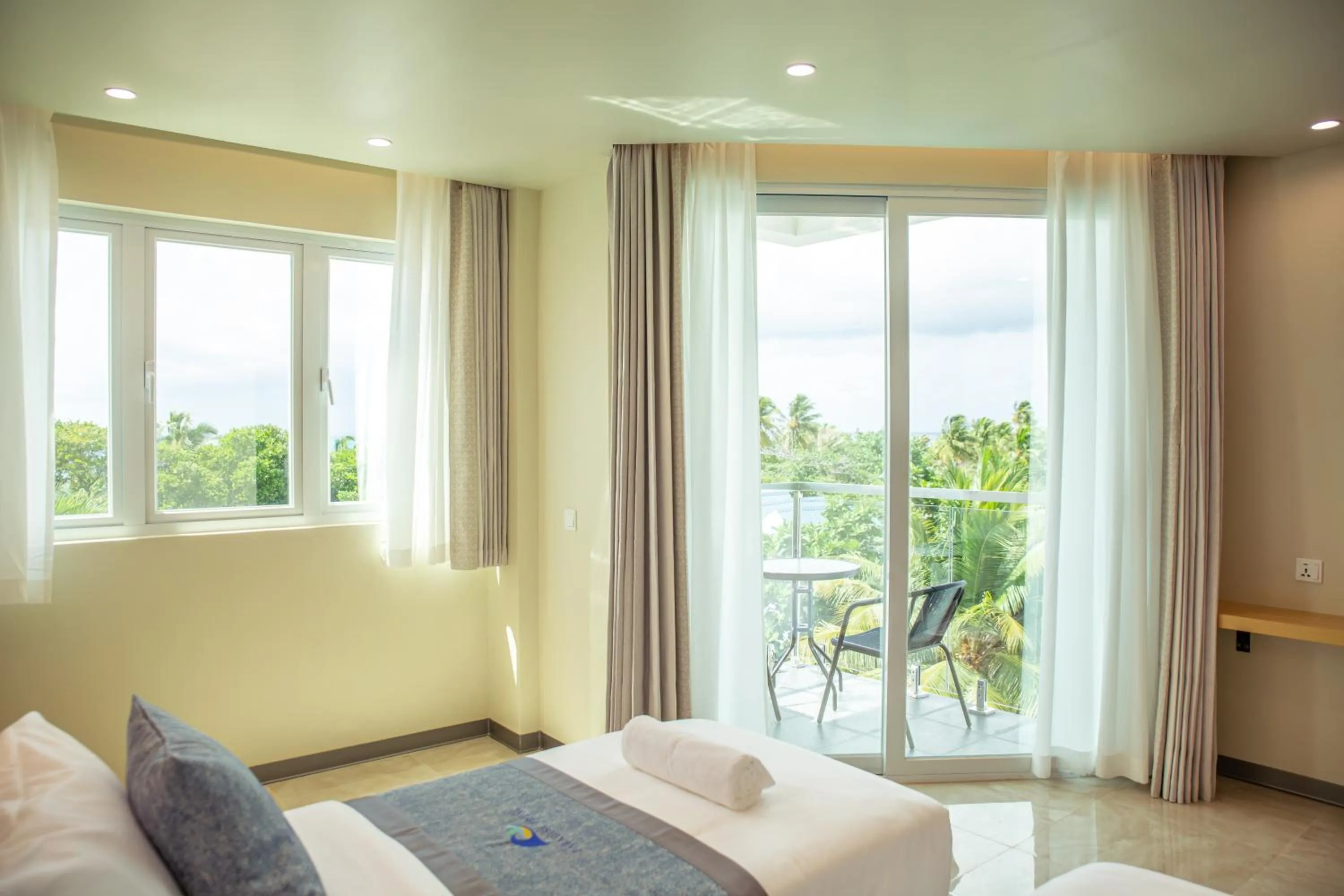 Photo of the whole room, Bed in Paradise Found