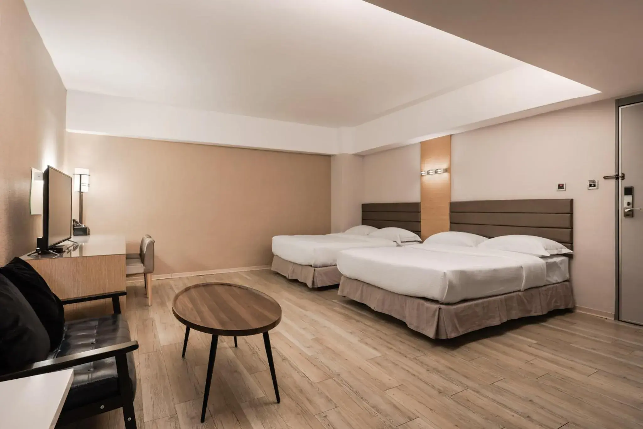 Photo of the whole room, Bed in The Riverside Hotel Esthetics Photo of the whole room, Bed in The Riverside Hotel Esthetics