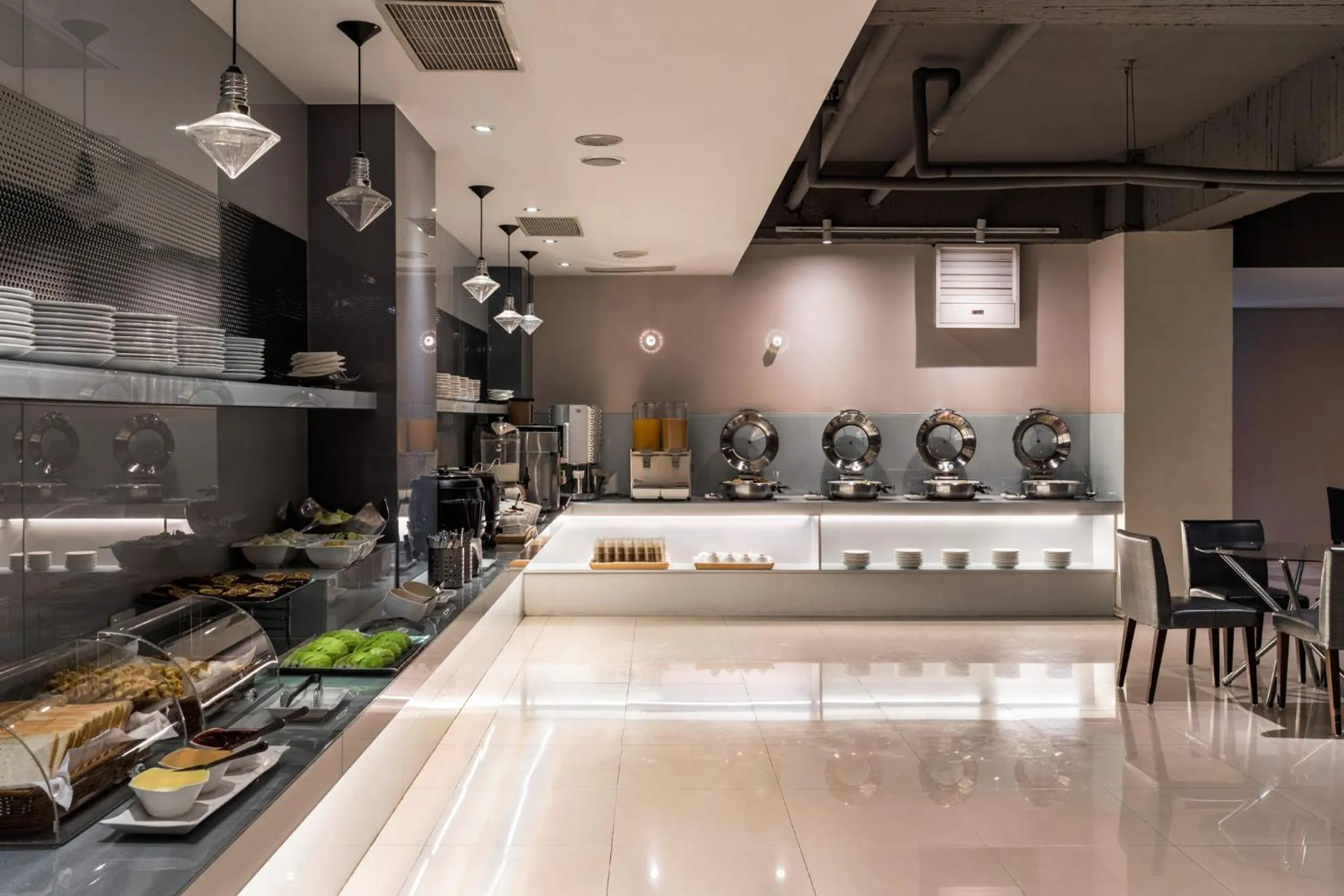 Food in The Riverside Hotel Esthetics