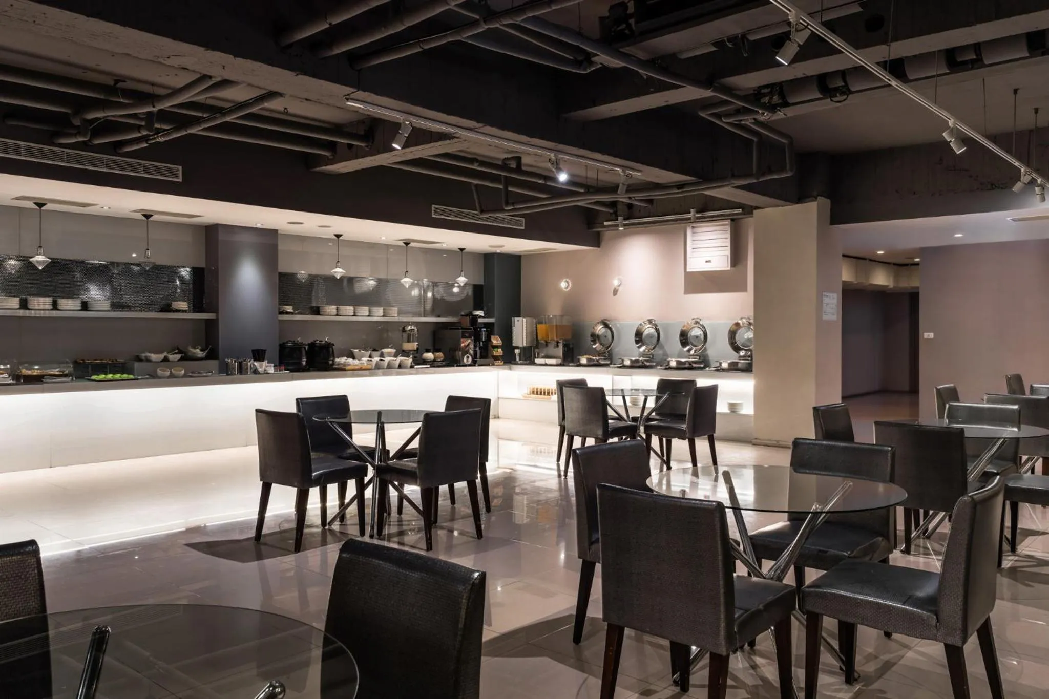 Restaurant/places to eat in The Riverside Hotel Esthetics