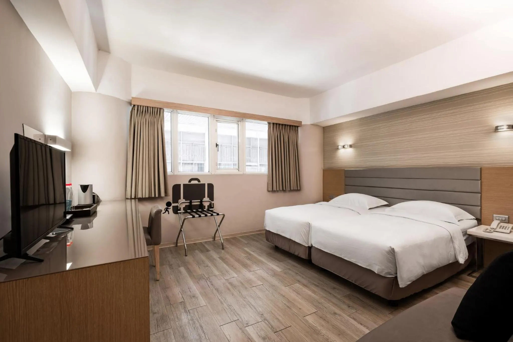 Bed in The Riverside Hotel Esthetics