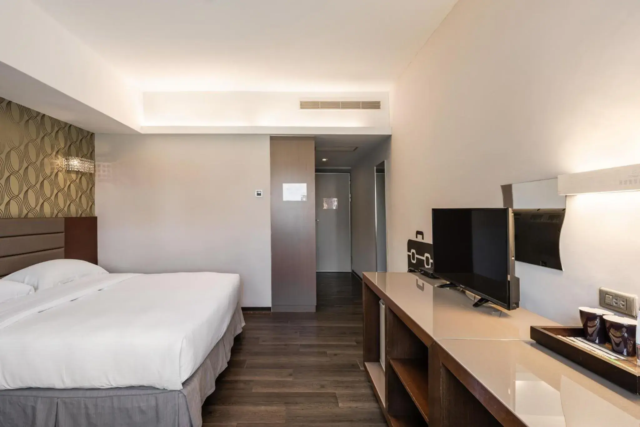 Photo of the whole room, Bed in The Riverside Hotel Esthetics Photo of the whole room, Bed in The Riverside Hotel Esthetics