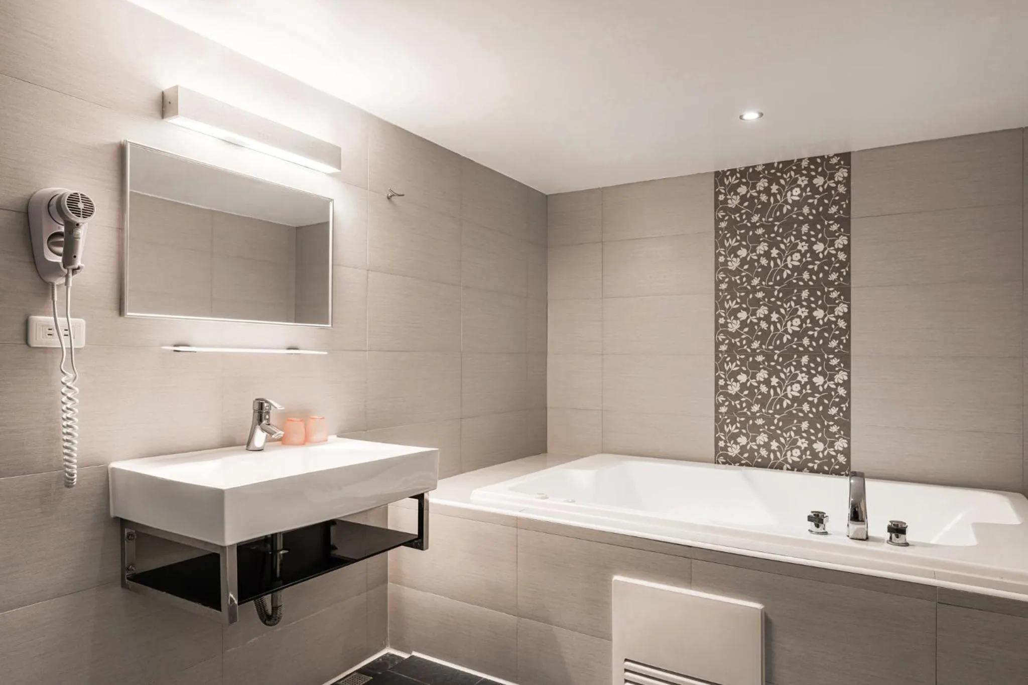 Bathroom in The Riverside Hotel Esthetics