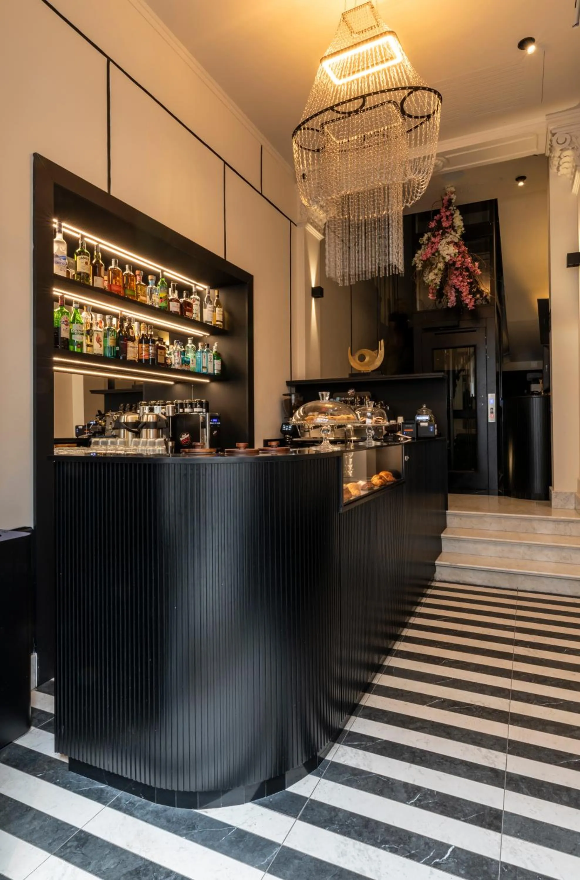 Restaurant/places to eat in Sparano Palace - Luxury Maison