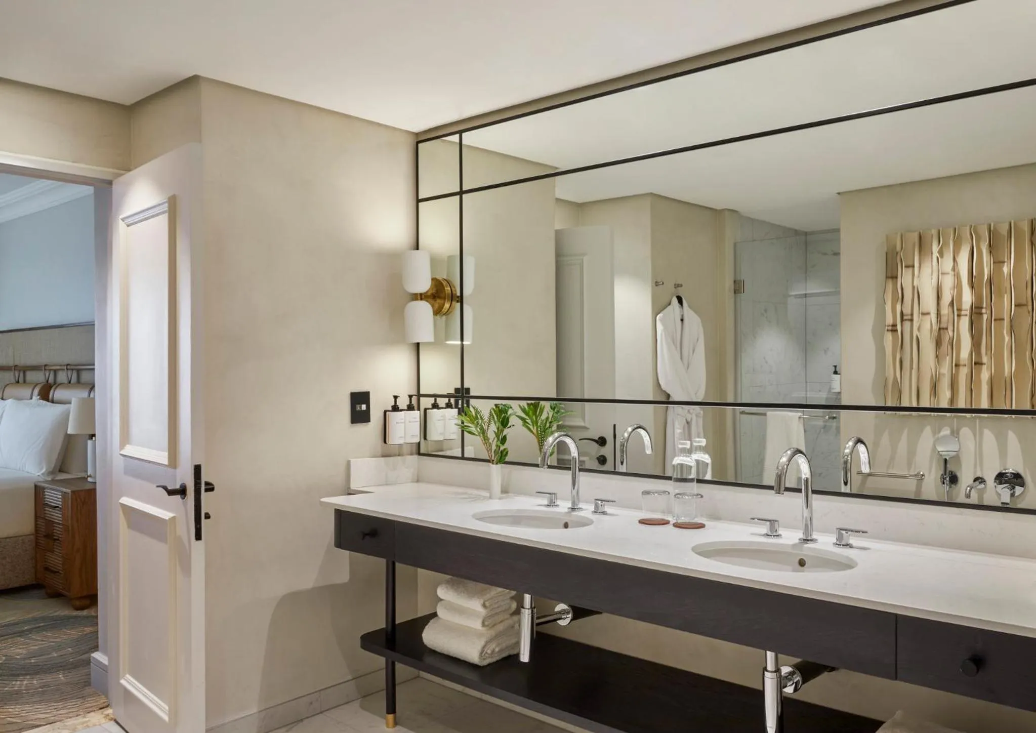 Photo of the whole room in InterContinental Table Bay Cape Town by IHG