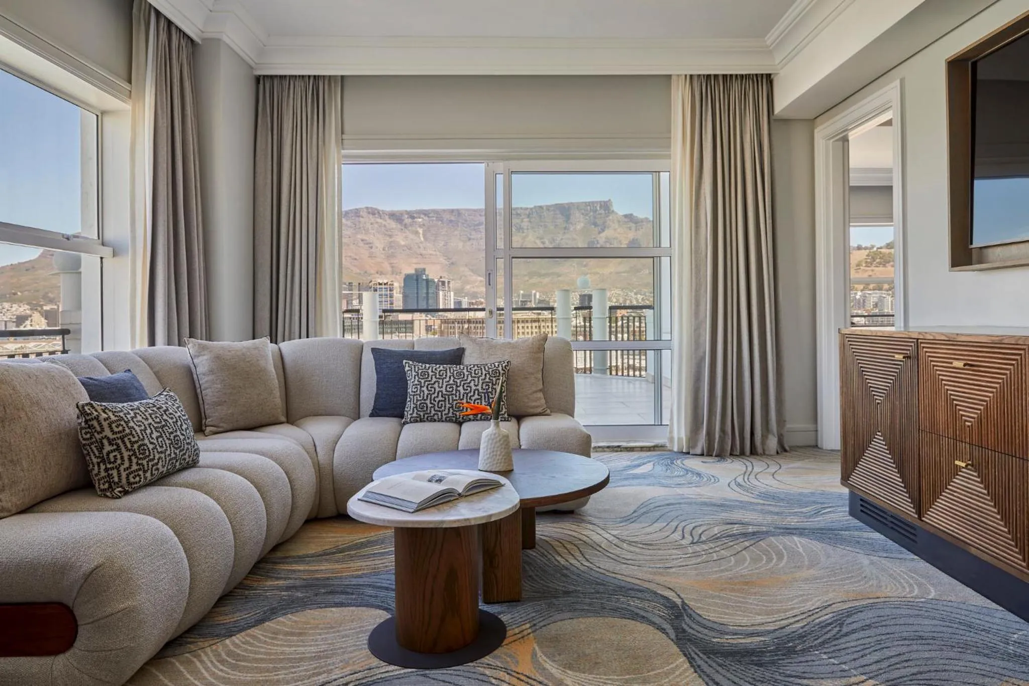Photo of the whole room in InterContinental Table Bay Cape Town by IHG