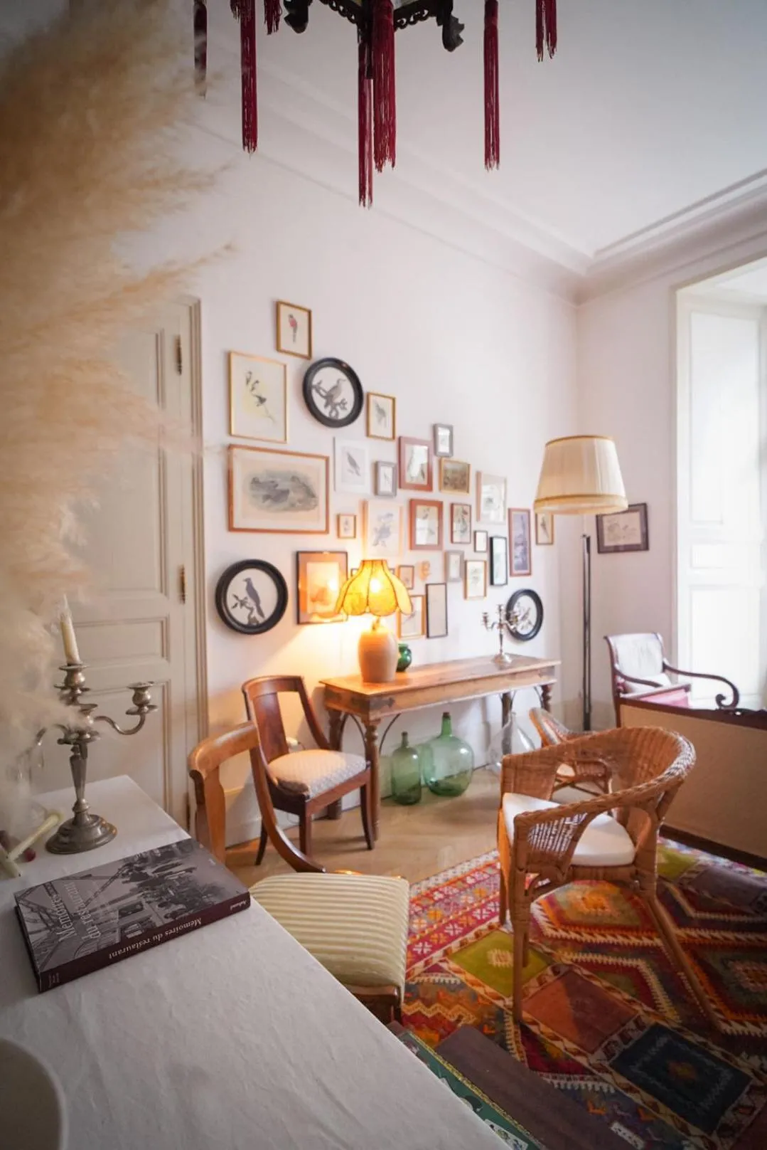 Living room, Bed in La Maison Saint Aignan