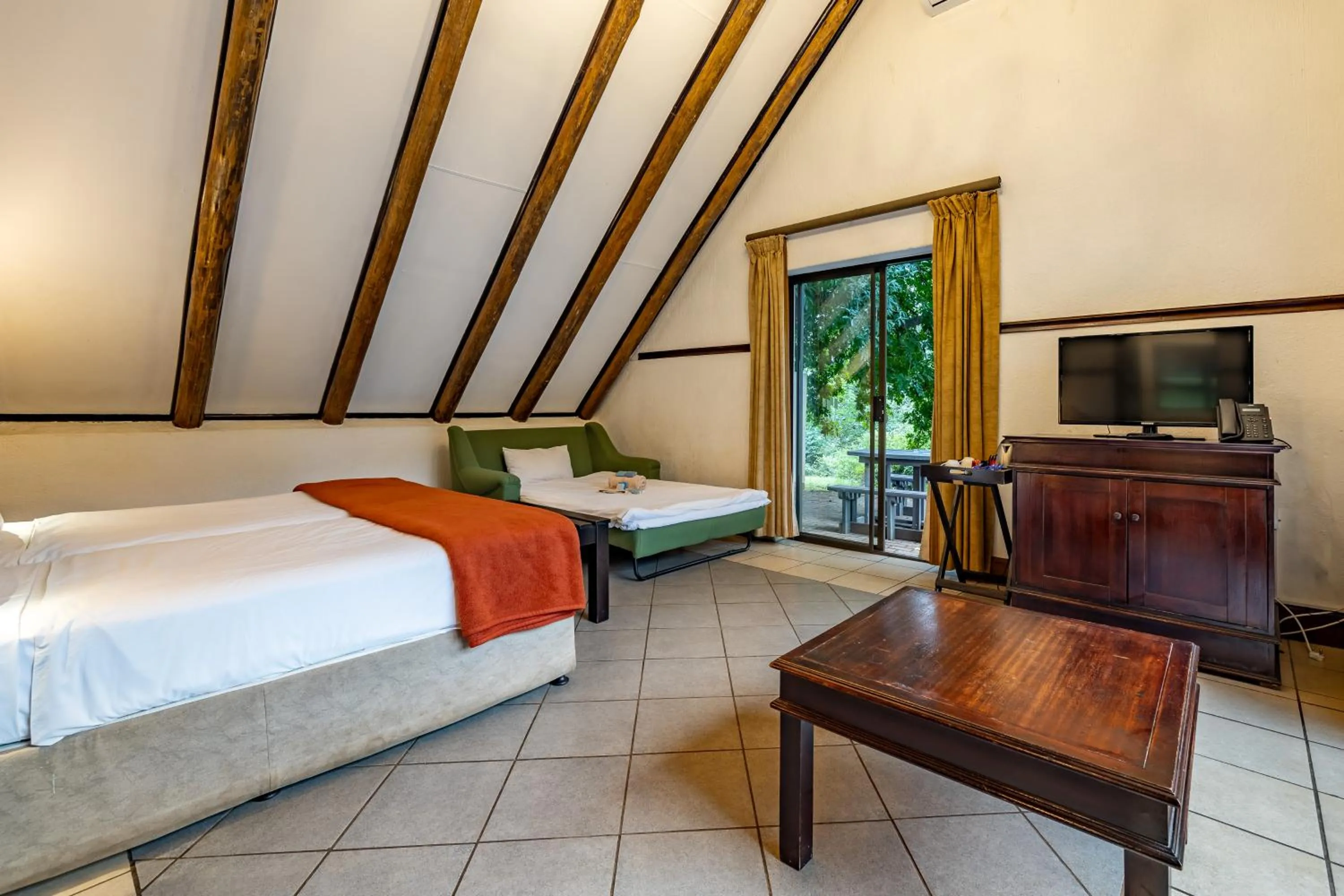 Bedroom, Bed in Pestana Kruger Lodge