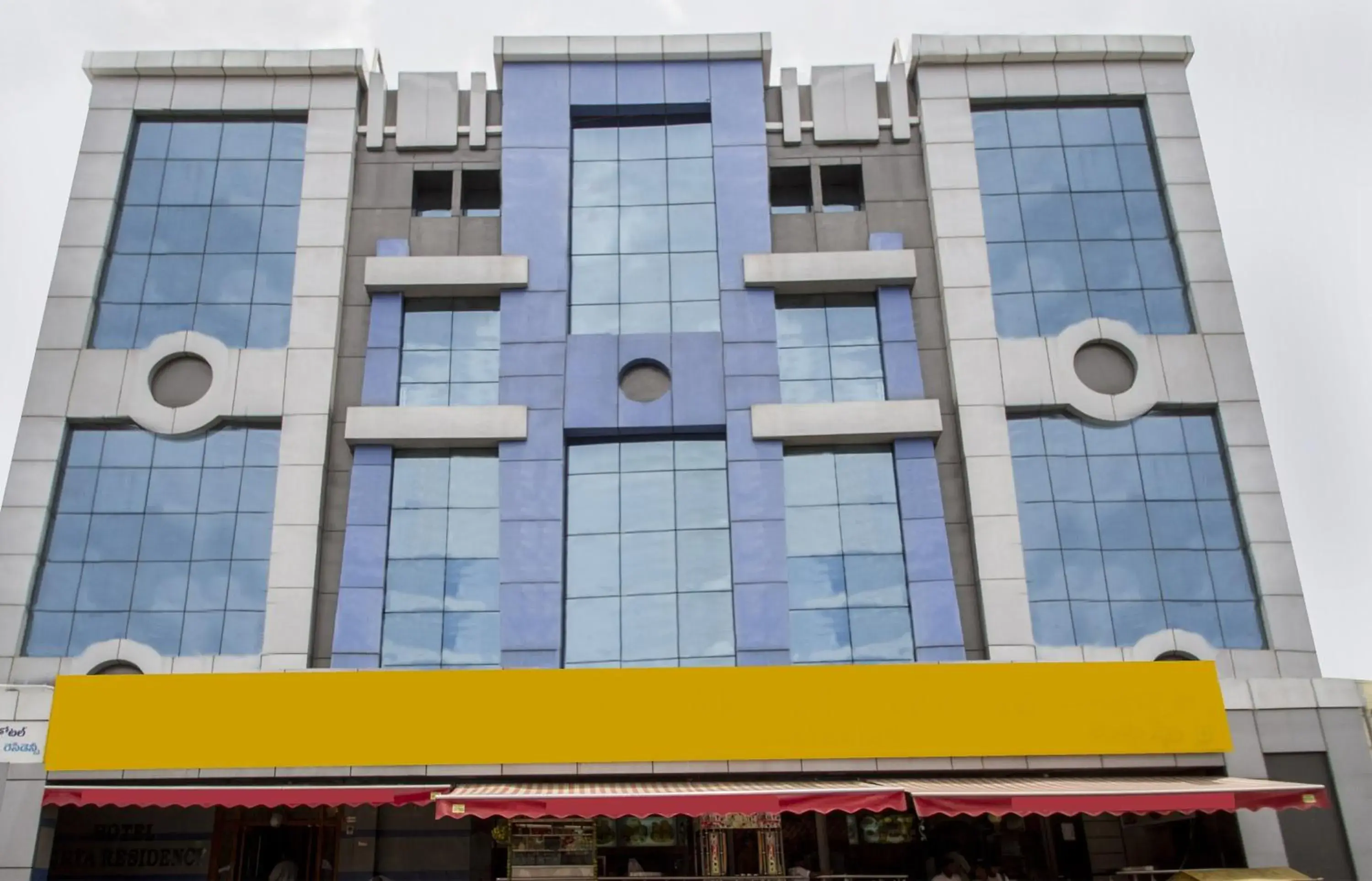 Facade/entrance in Hotel O Surya Residency Facade/entrance in Hotel O Surya Residency