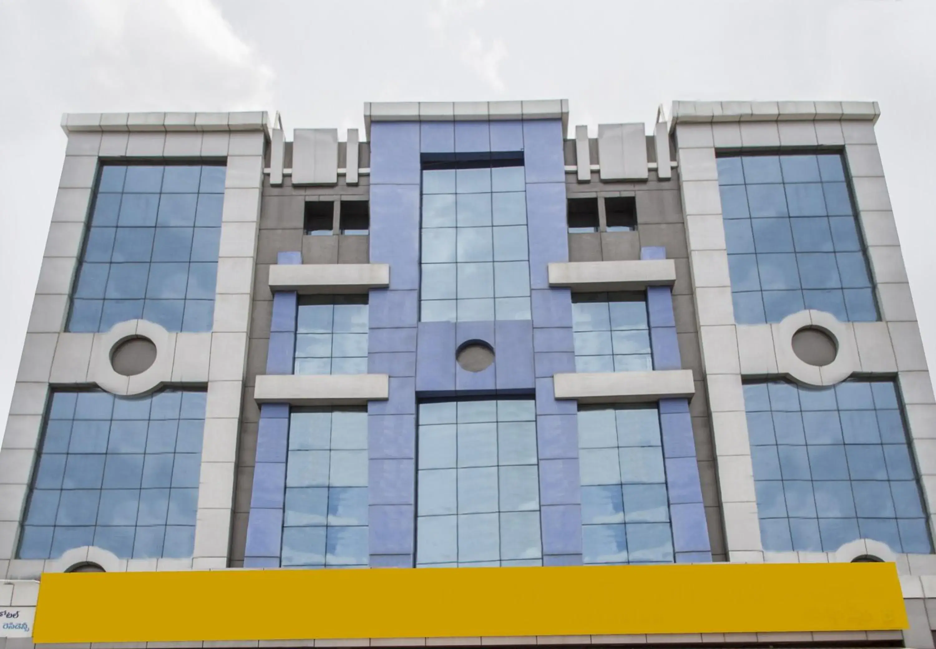 Facade/entrance in Hotel O Surya Residency Facade/entrance in Hotel O Surya Residency