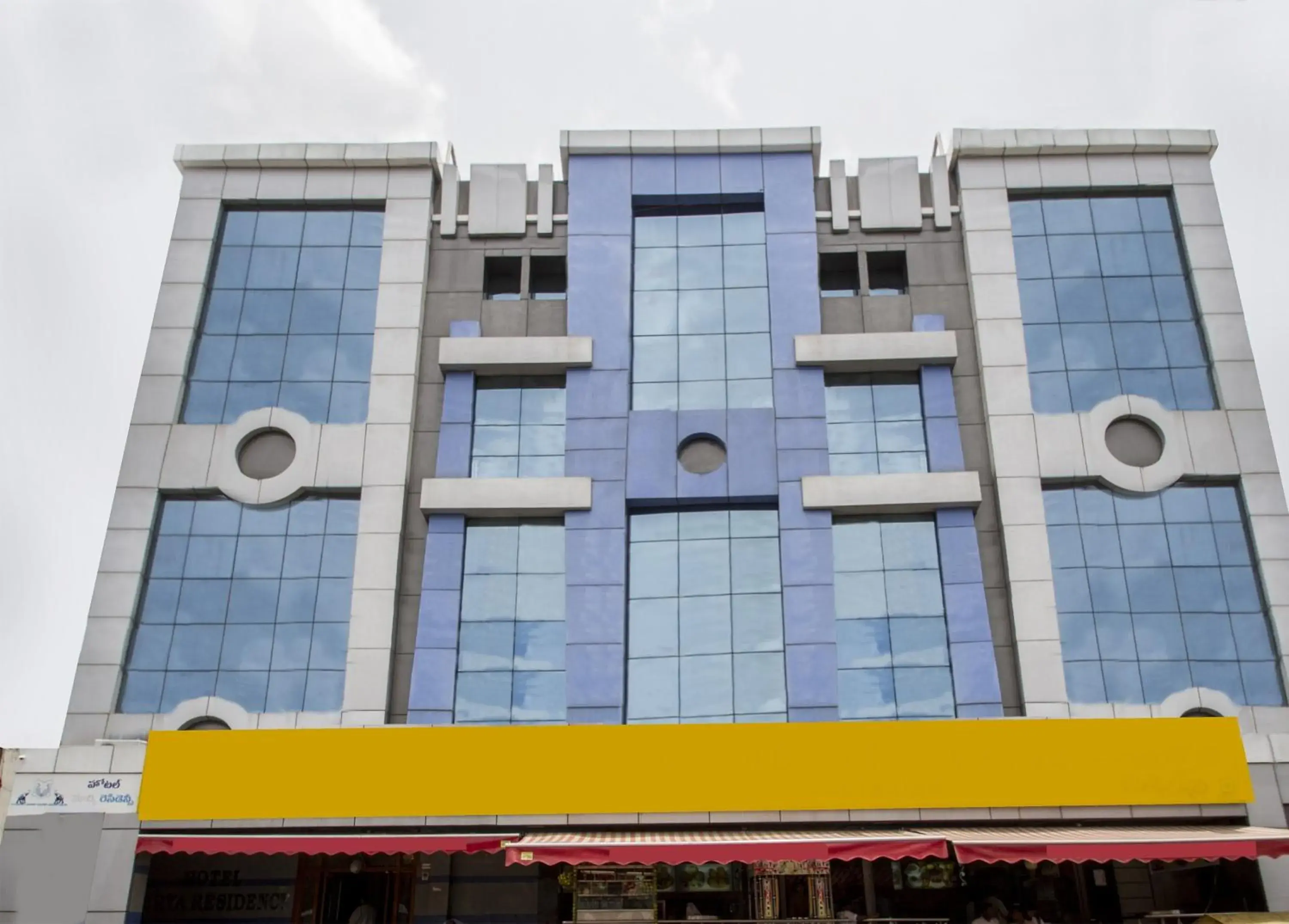 Facade/entrance in Hotel O Surya Residency Facade/entrance in Hotel O Surya Residency