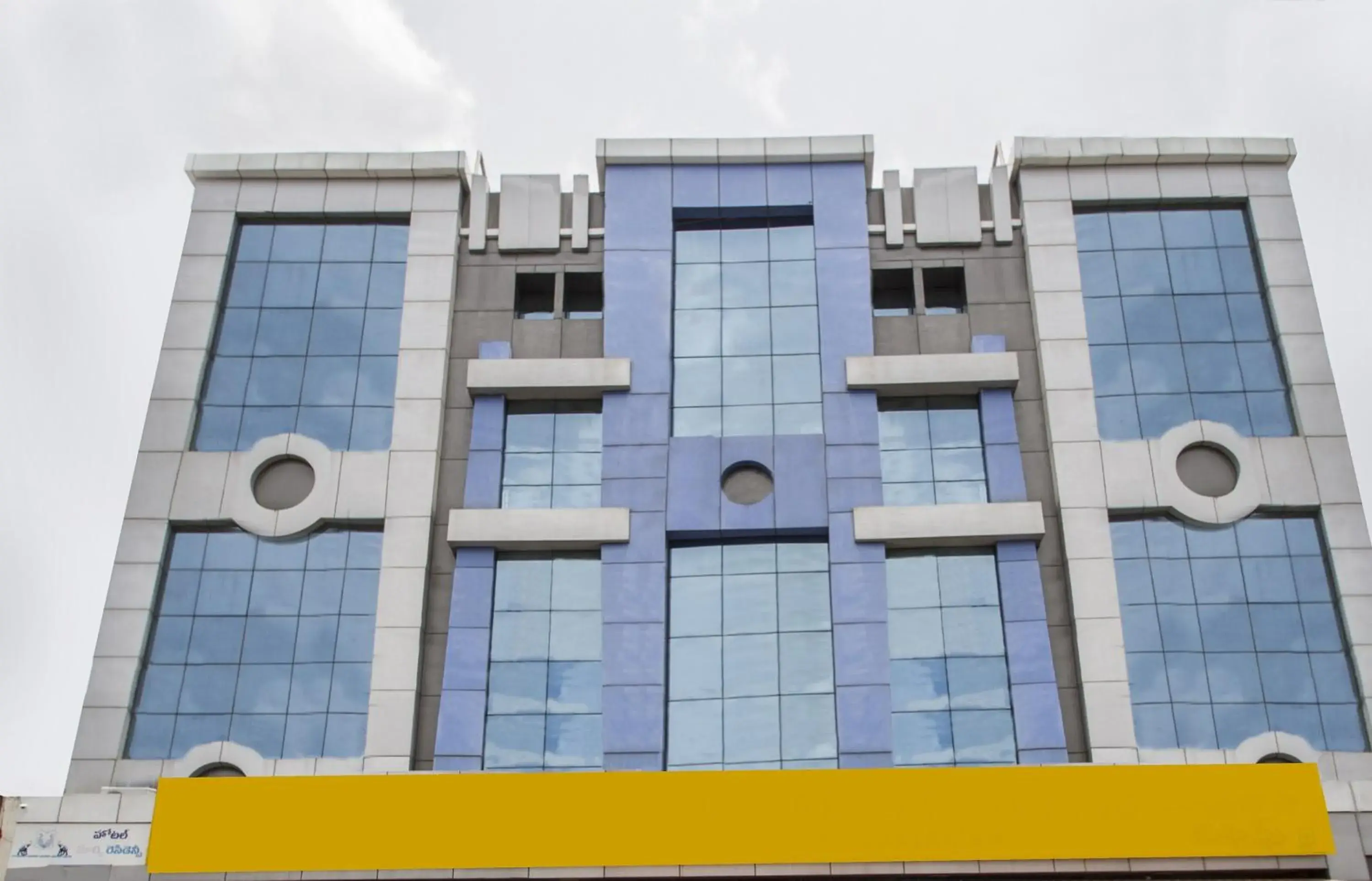 Facade/entrance in Hotel O Surya Residency Facade/entrance in Hotel O Surya Residency