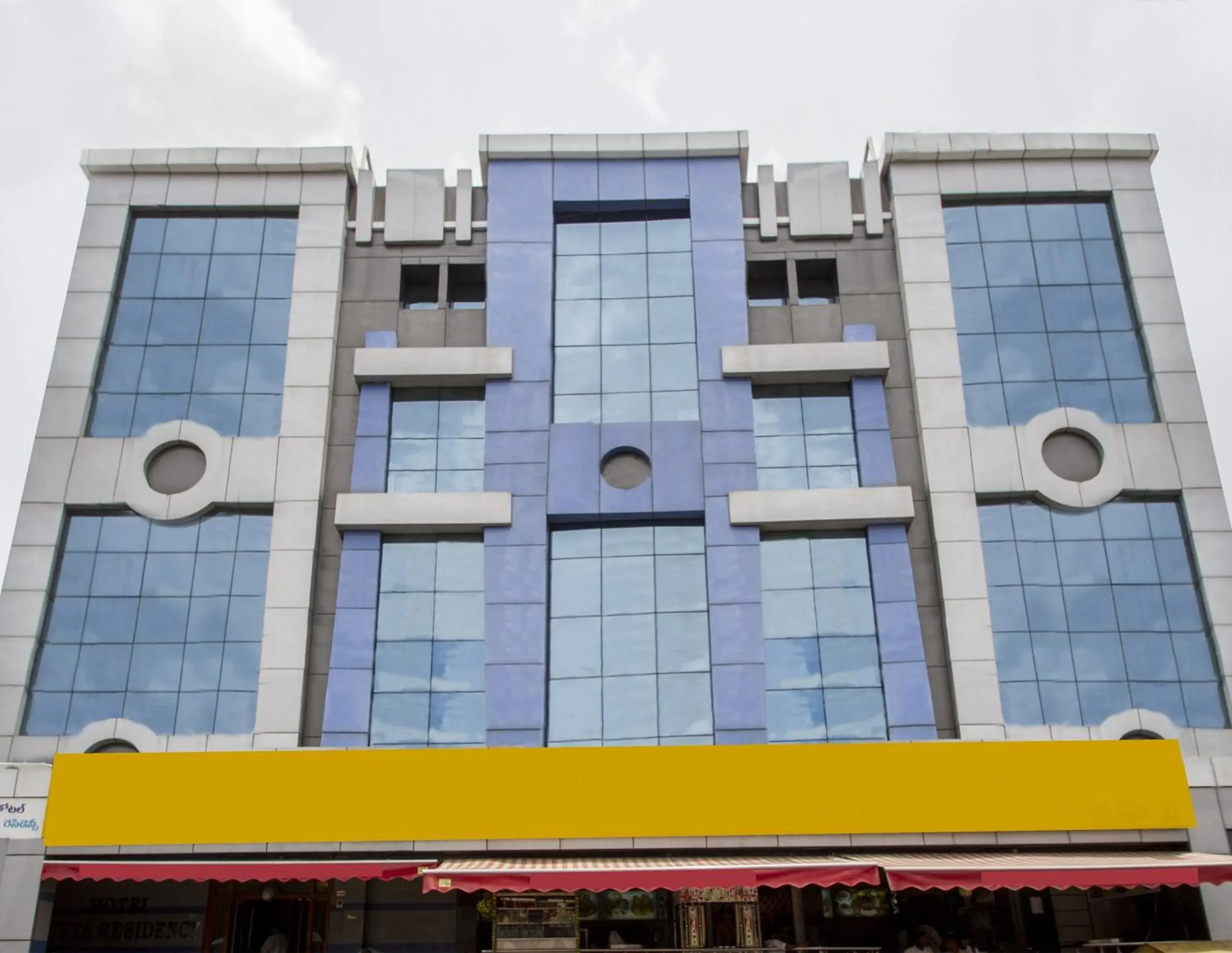 Facade/entrance in Hotel O Surya Residency Facade/entrance in Hotel O Surya Residency