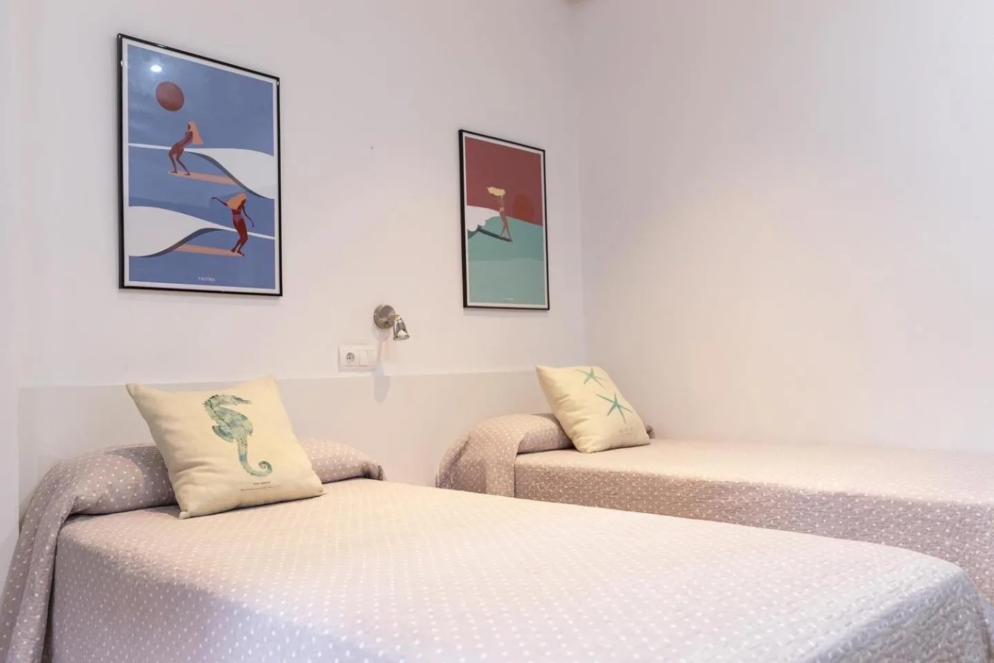 Standard Twin Room with Shared Bathroom - single occupancy in Pension Angelines, Sneuu Hostel Santander