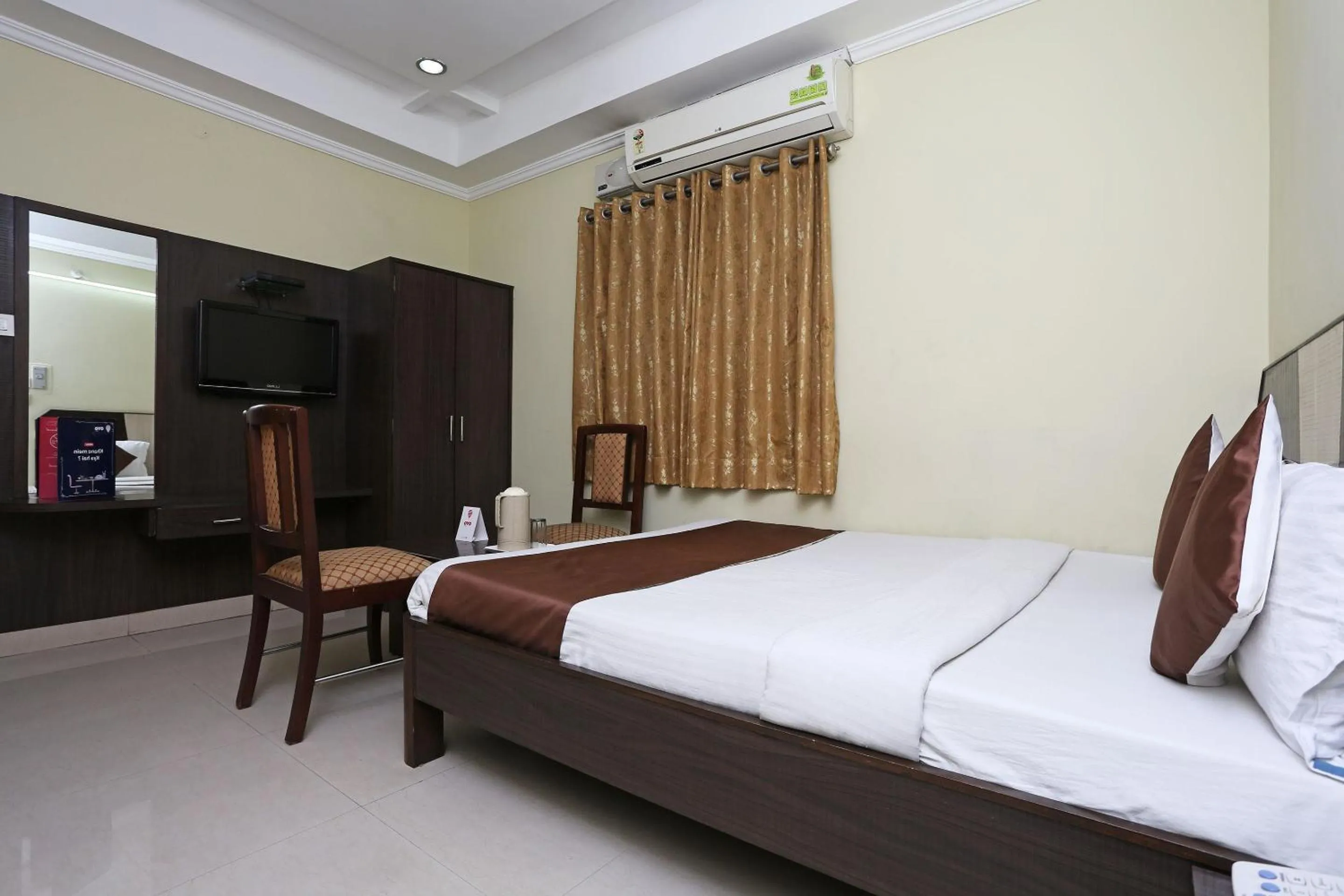 Bedroom, Bed in Hotel O Saraswathi Residency Near SR Nagar Metro Station