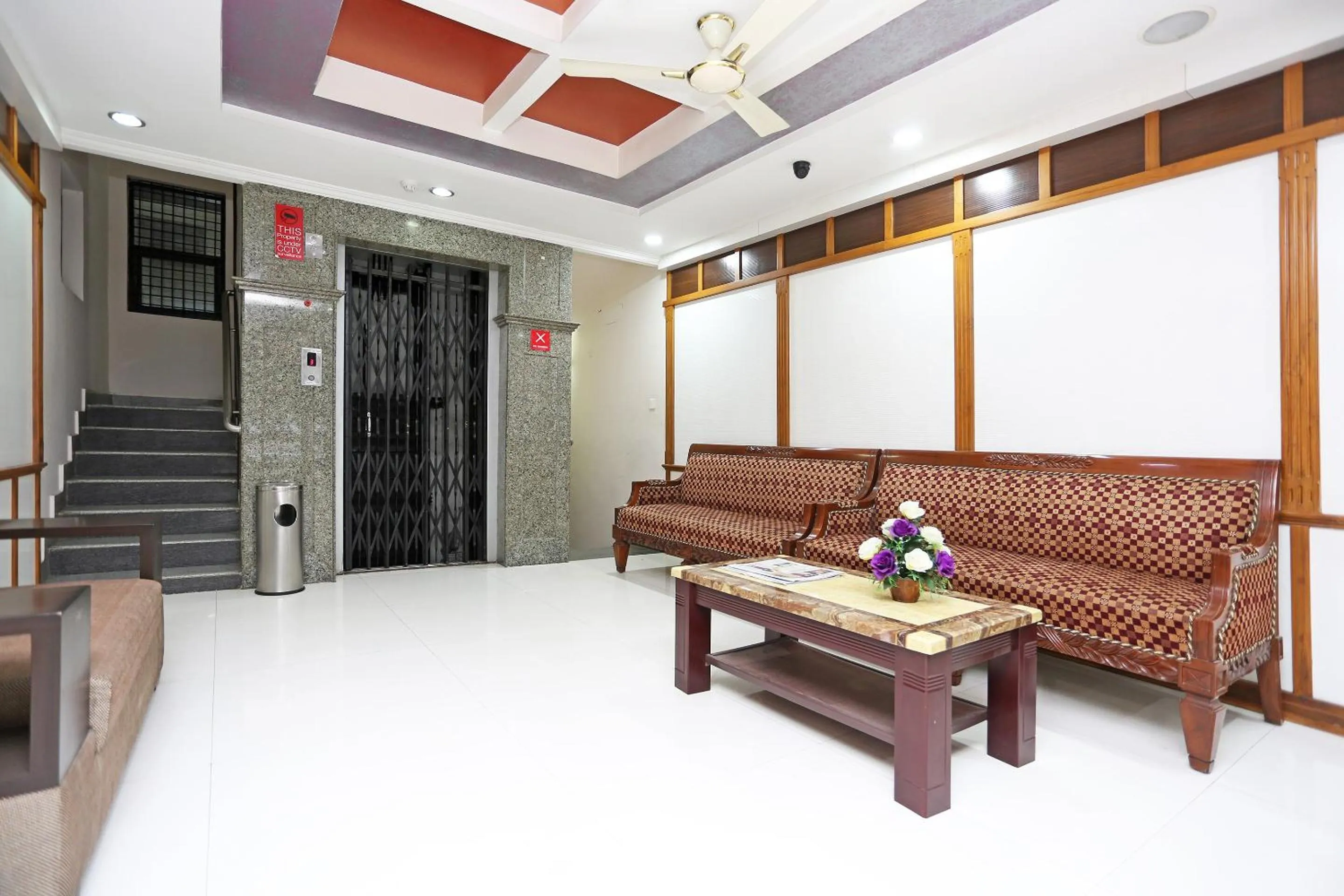 Lobby or reception in Hotel O Saraswathi Residency Near SR Nagar Metro Station