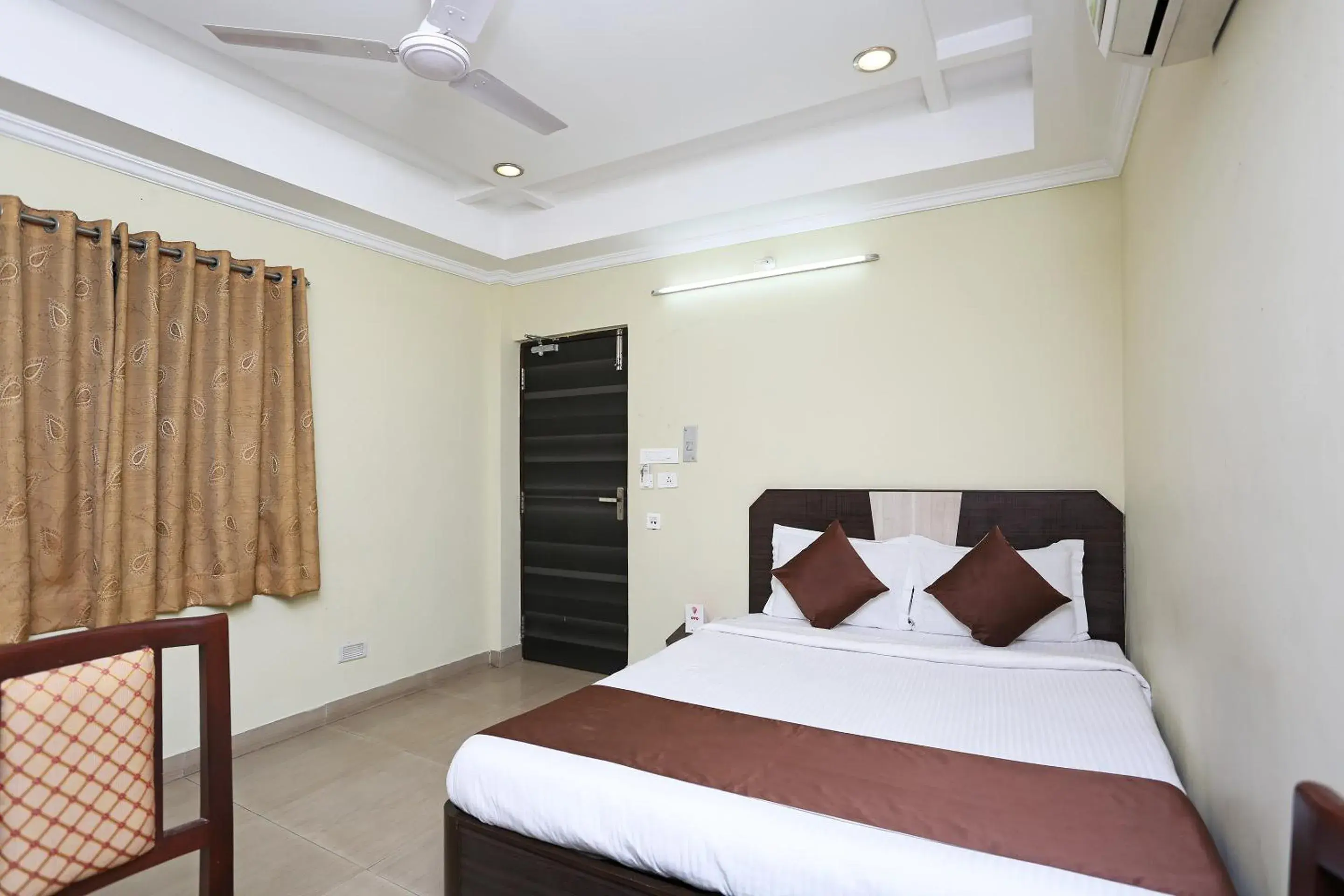 Bedroom, Bed in Hotel O Saraswathi Residency Near SR Nagar Metro Station Bedroom, Bed in Hotel O Saraswathi Residency Near SR Nagar Metro Station