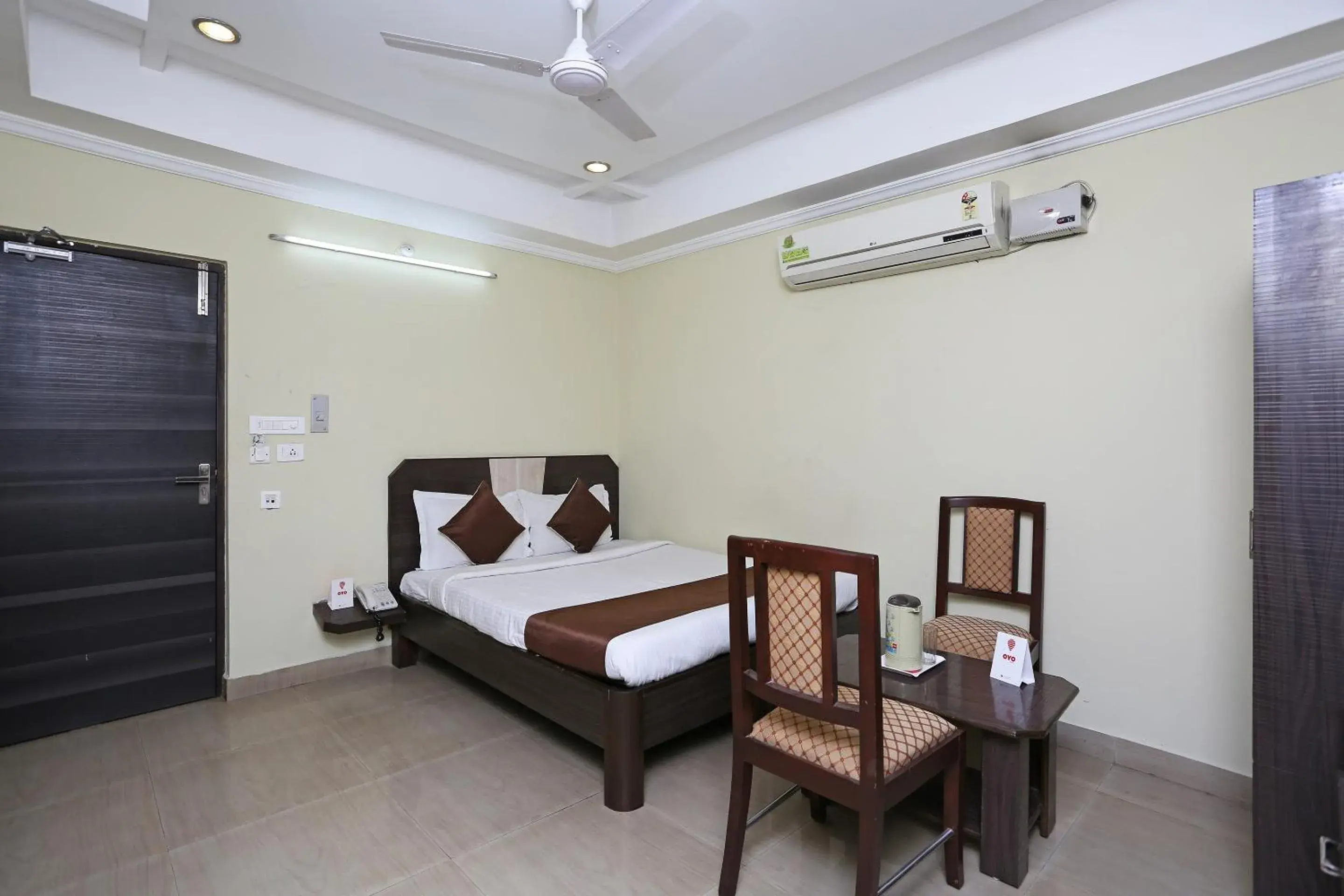 Bedroom, Bed in Hotel O Saraswathi Residency Near SR Nagar Metro Station Bedroom, Bed in Hotel O Saraswathi Residency Near SR Nagar Metro Station