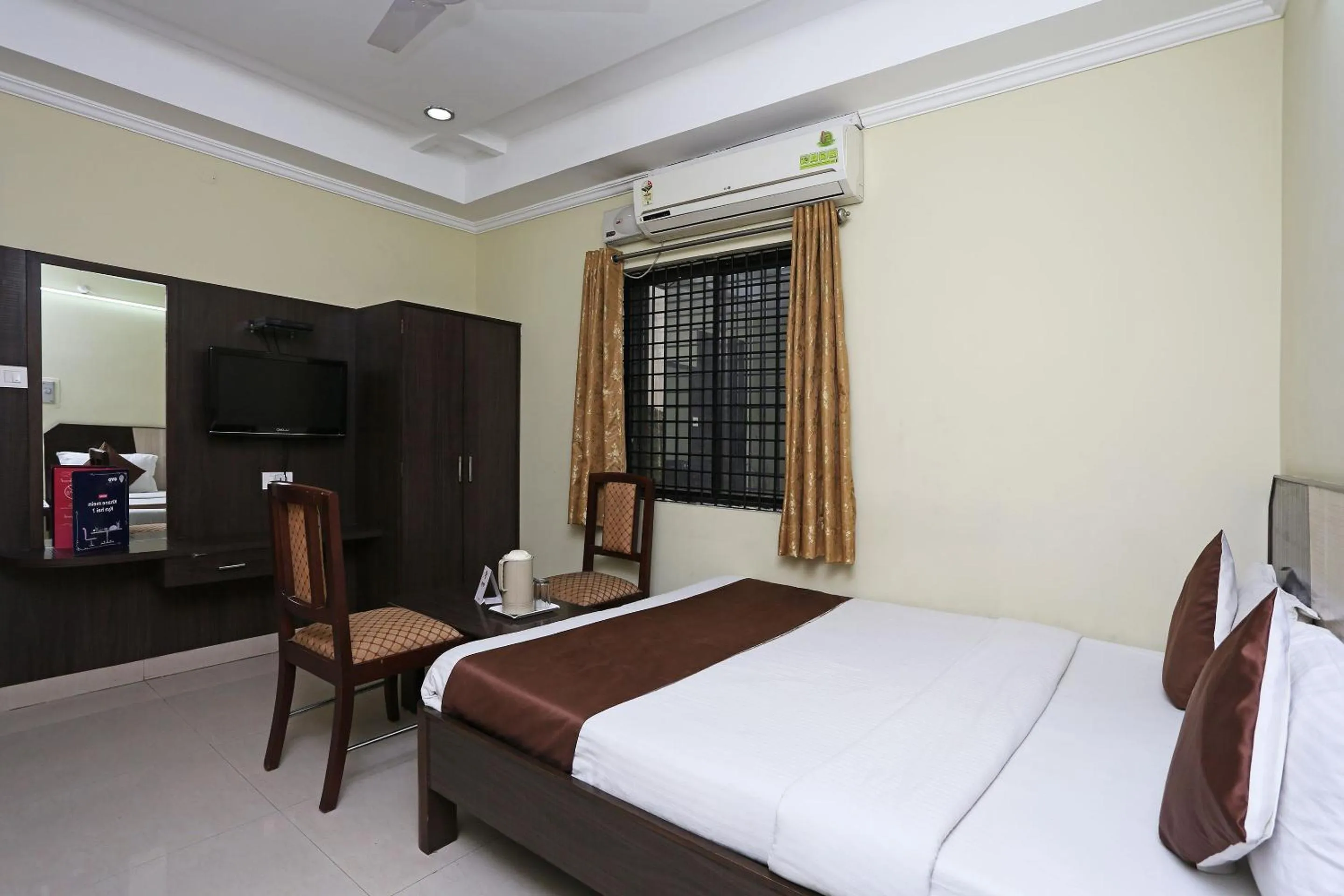 Bedroom, Bed in Hotel O Saraswathi Residency Near SR Nagar Metro Station