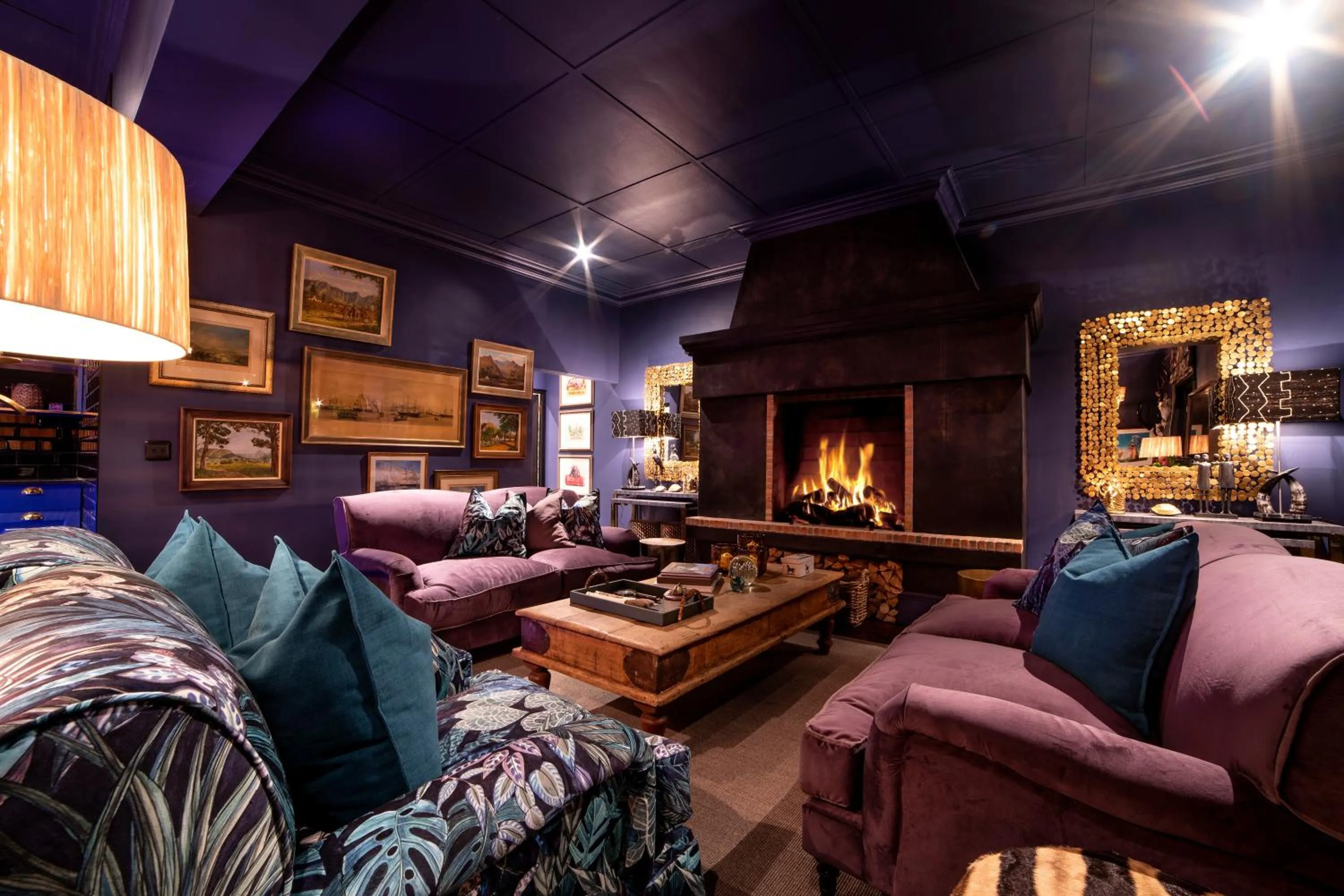 Communal lounge/ TV room in La Fontaine Boutique Hotel by The Oyster Collection