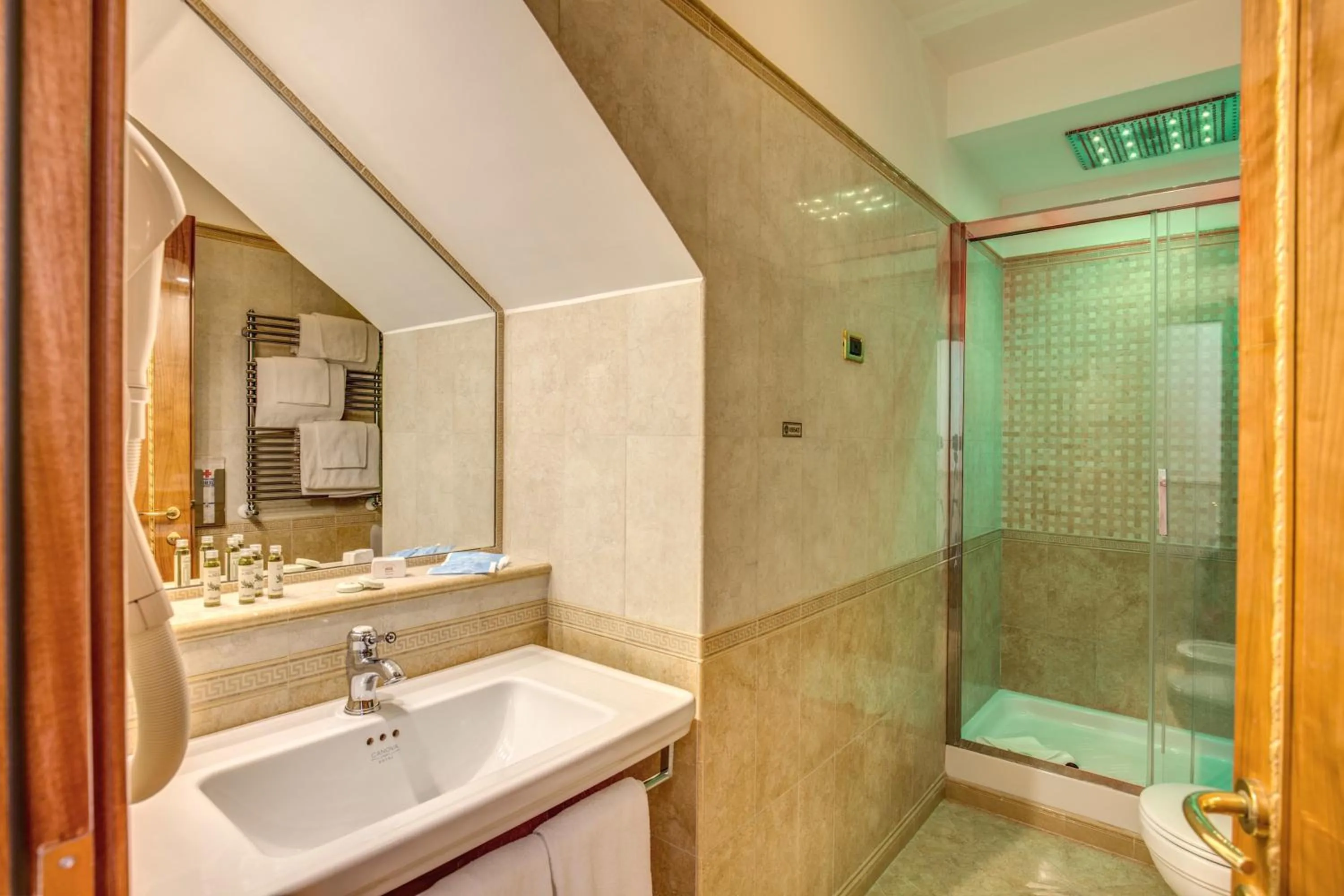 Bathroom in Pantheon Rooms