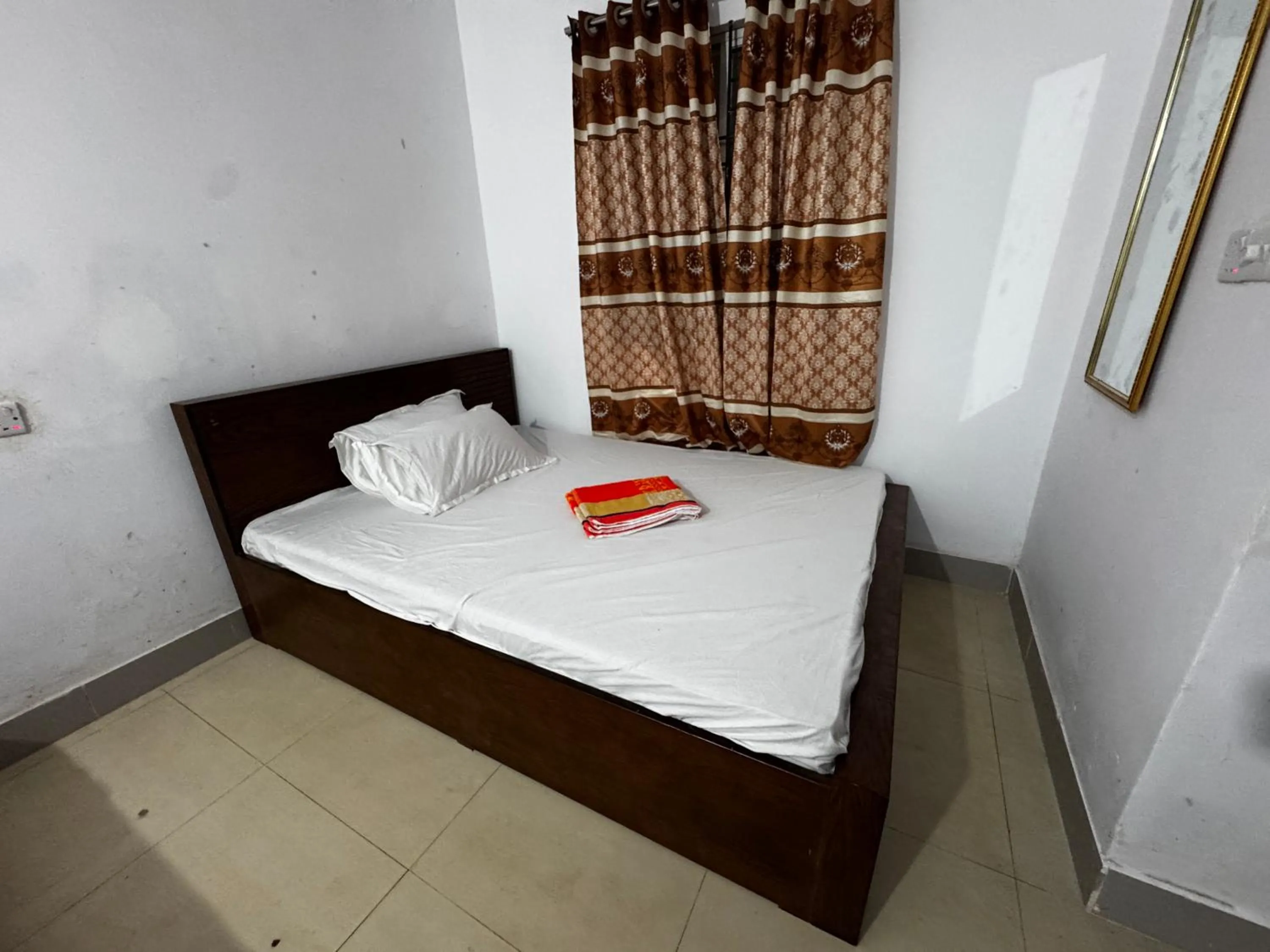 Bed in Hotel Labbaik Farmgate