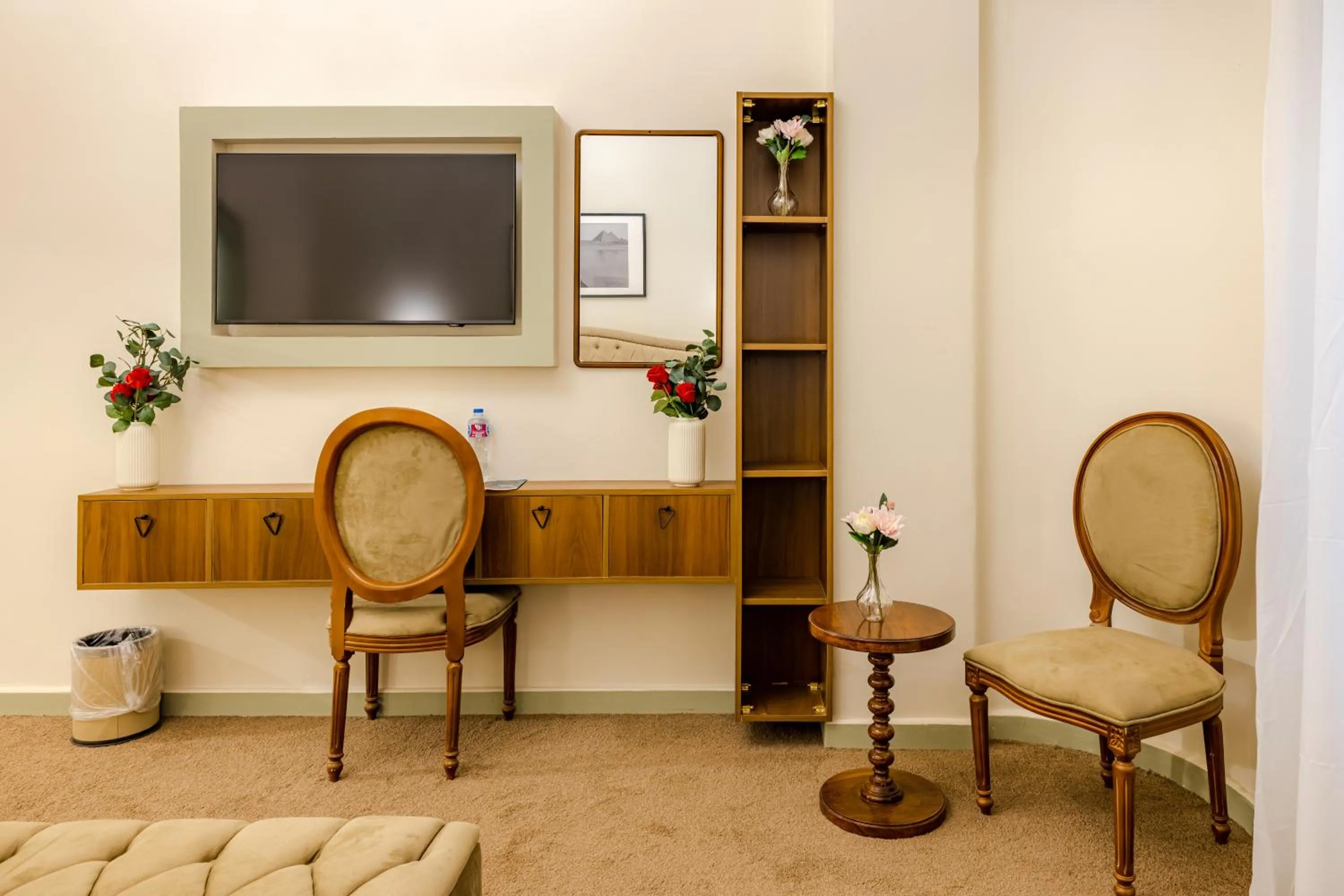 TV and multimedia in Cairo Inn The Royal