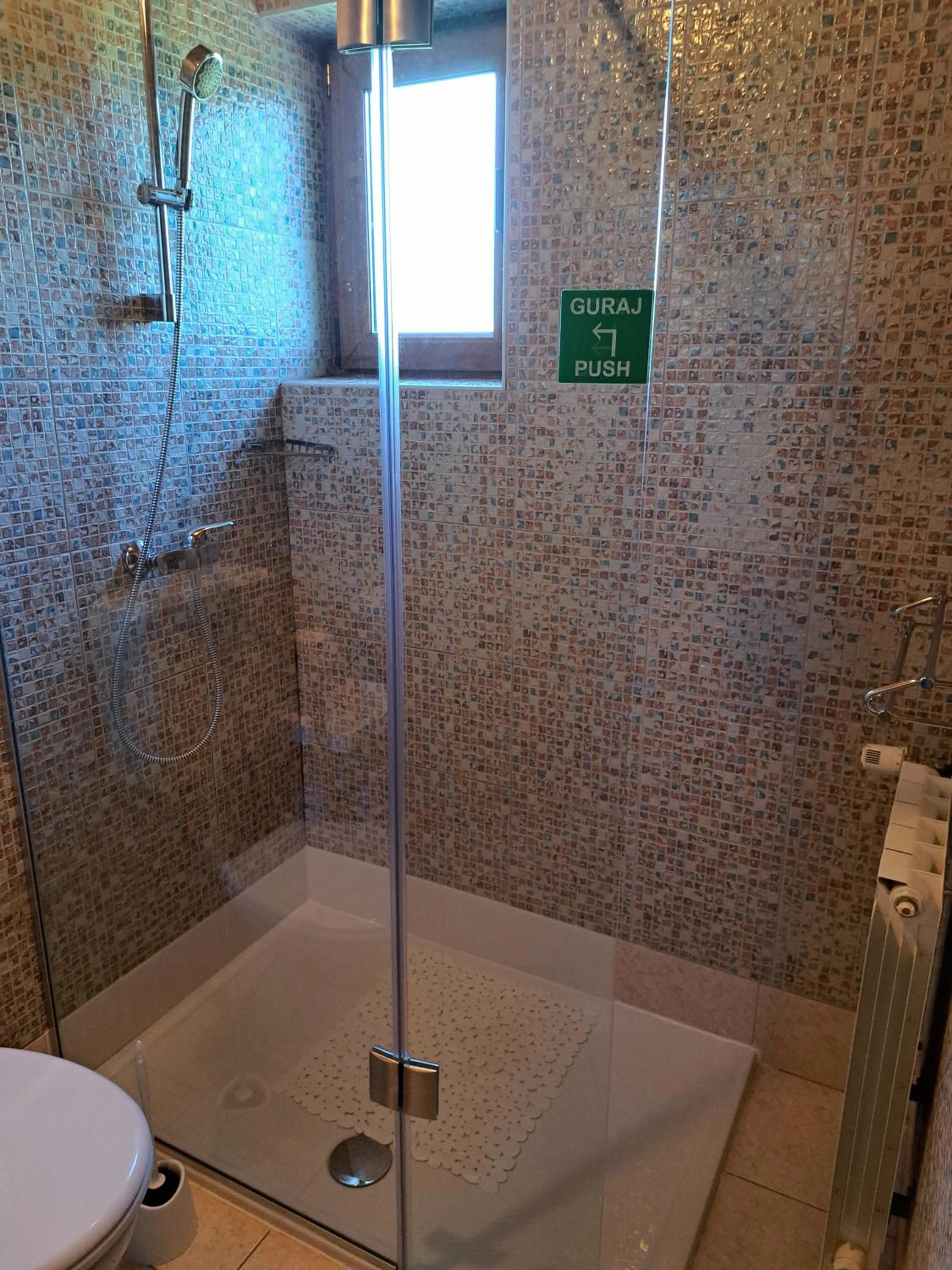 Shower in Guesthouse Zafran