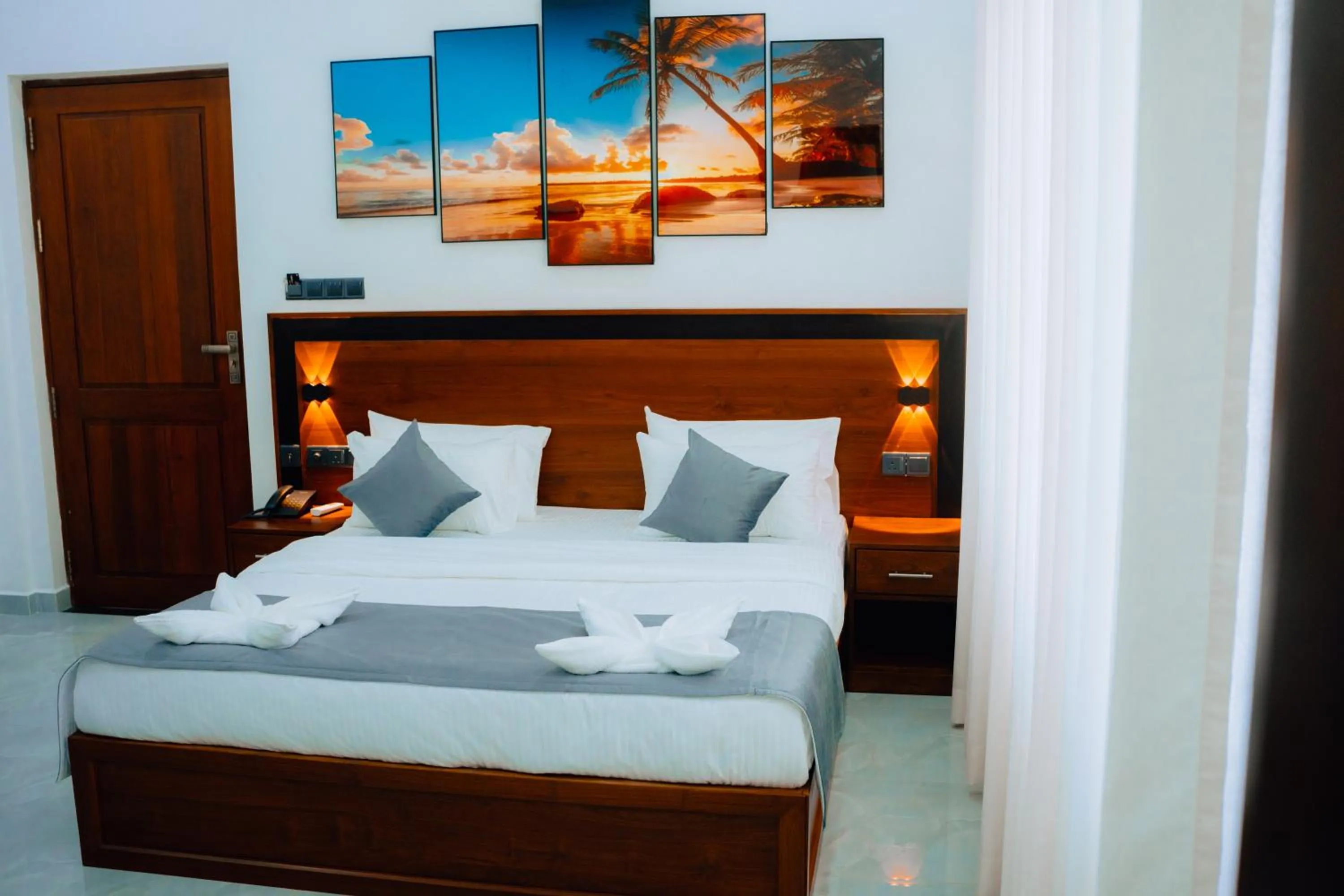 Deluxe Double Room with Balcony in Kings Town Hotel Anuradhapura