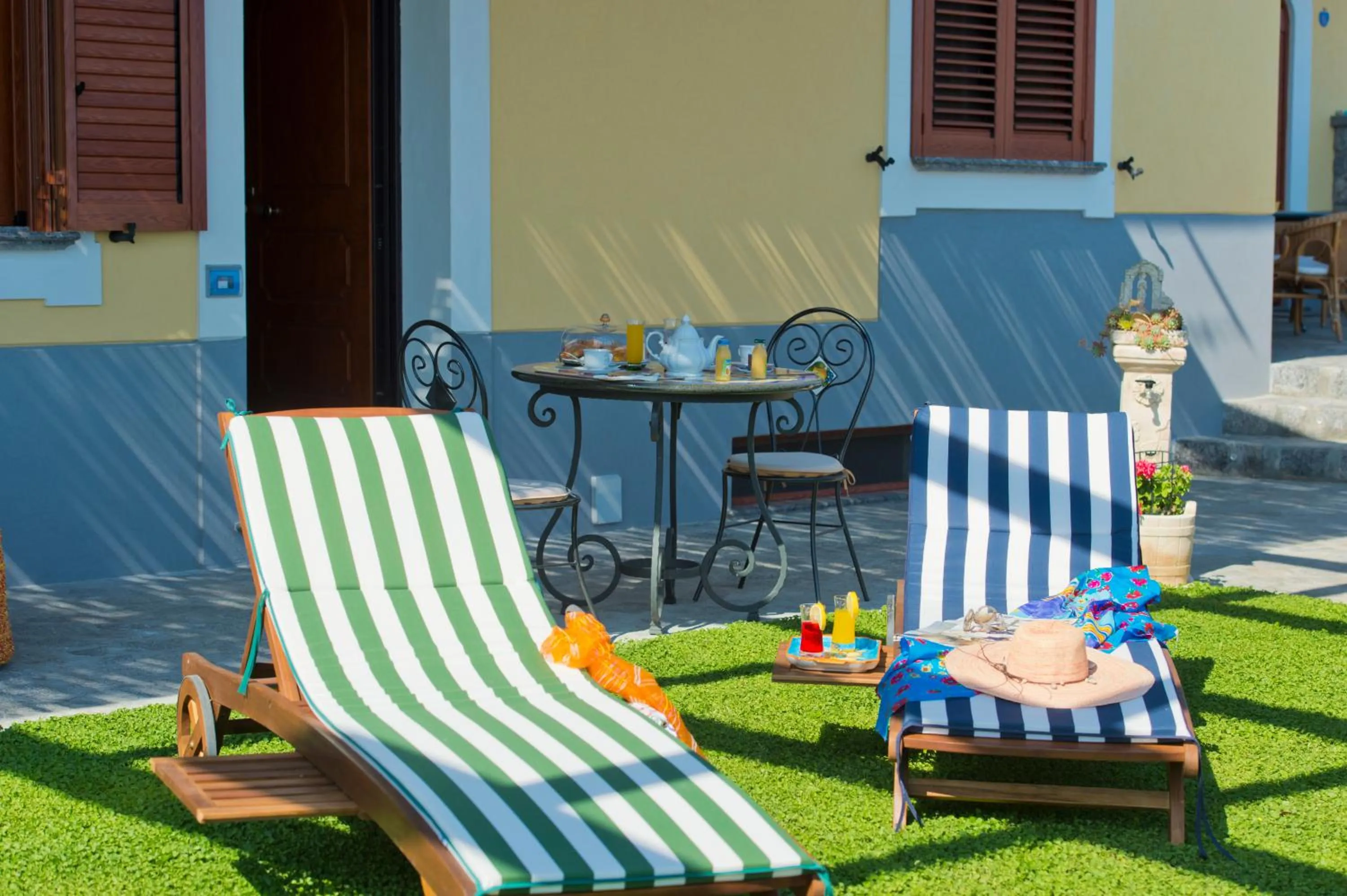 Garden view in La Mela Blu