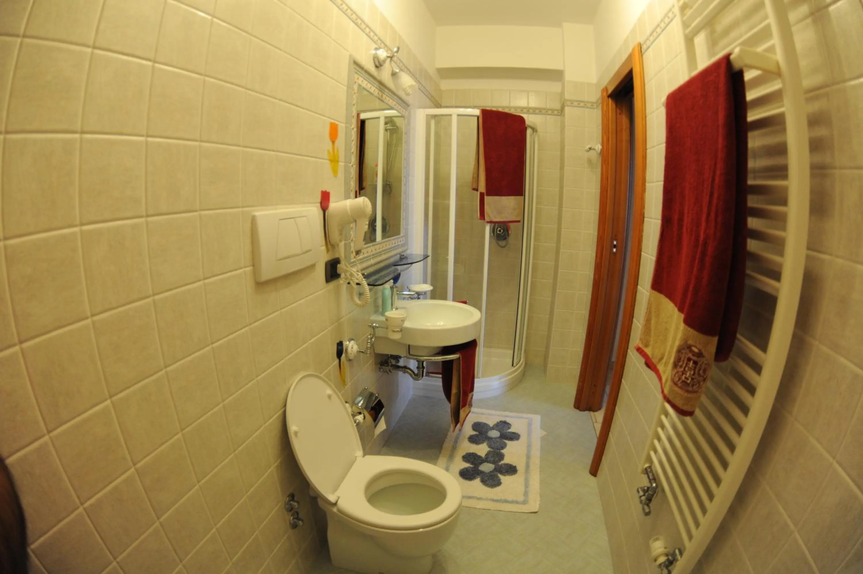 Bathroom in La Mela Blu