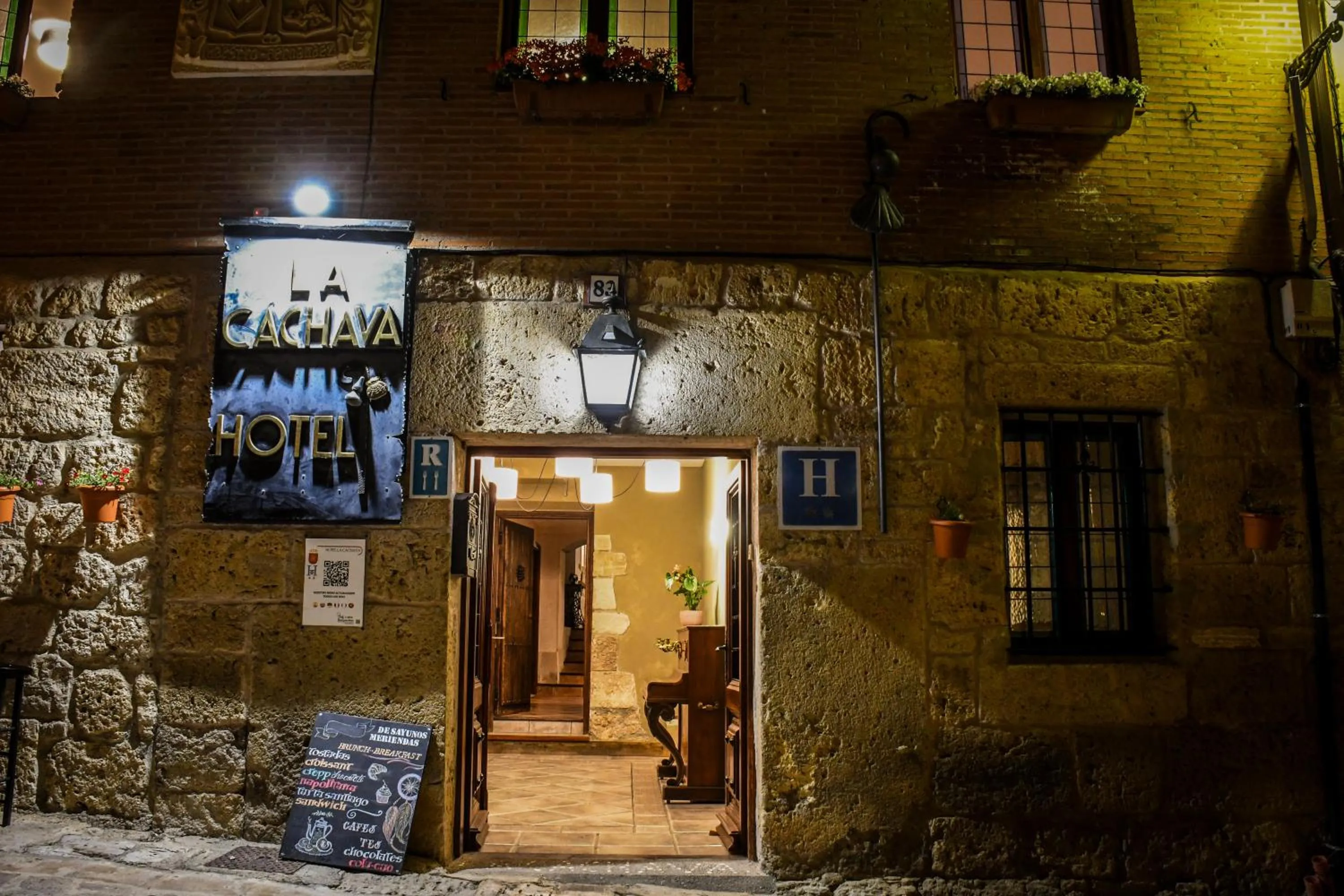 Facade/entrance in La Cachava