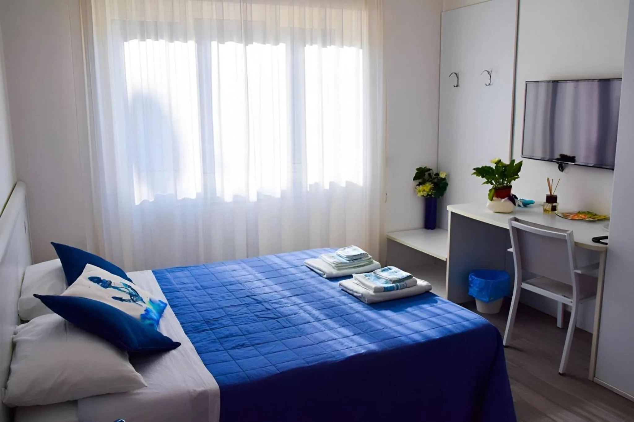 Photo of the whole room, Bed in La Marina B&B