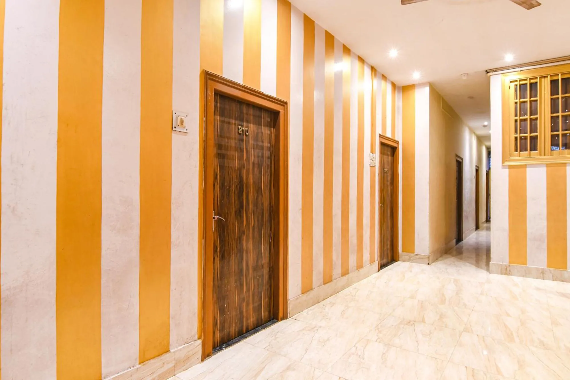 Lobby or reception, Bed in FabHotel Marina