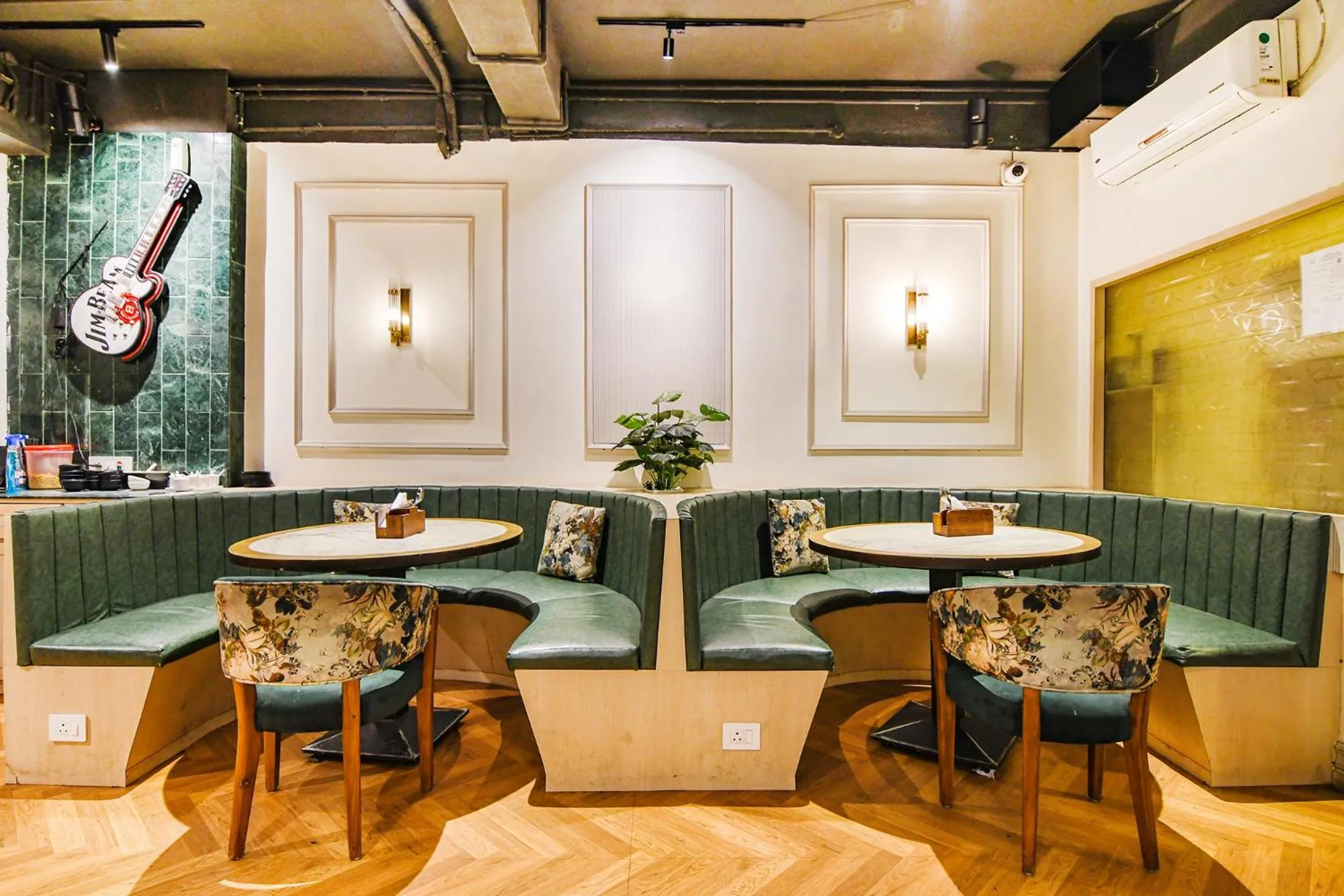 Seating area in FabHotel Aayash - Nr City Center Metro Station