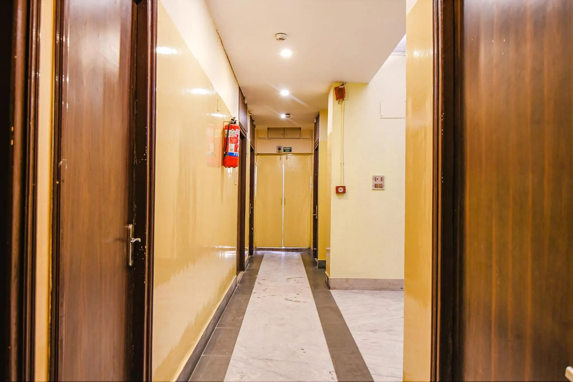 Lobby or reception in FabHotel Aayash - Nr City Center Metro Station