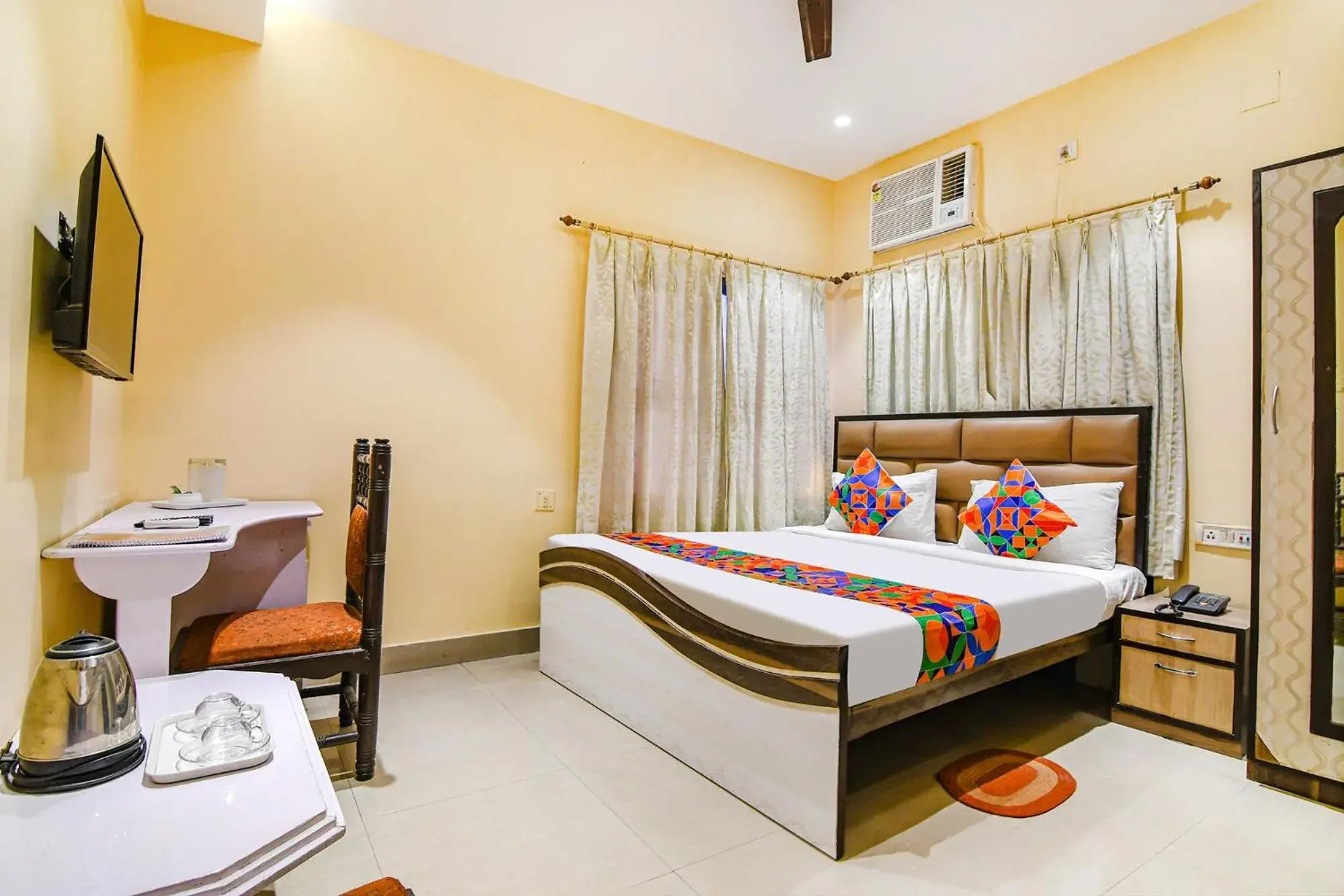 Bed in FabHotel Aayash - Nr City Center Metro Station Bed in FabHotel Aayash - Nr City Center Metro Station