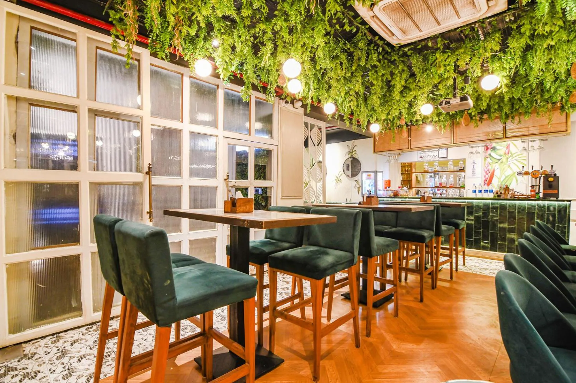 Restaurant/places to eat in FabHotel Aayash - Nr City Center Metro Station