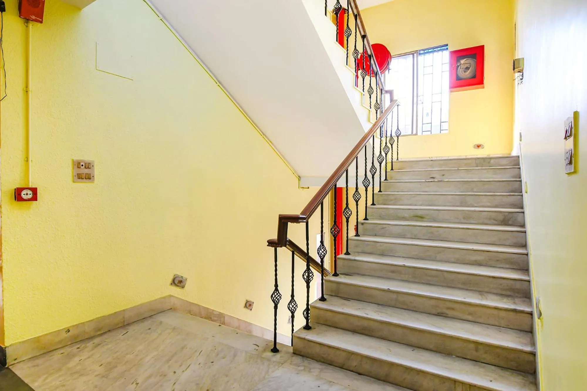 Lobby or reception in FabHotel Aayash - Nr City Center Metro Station