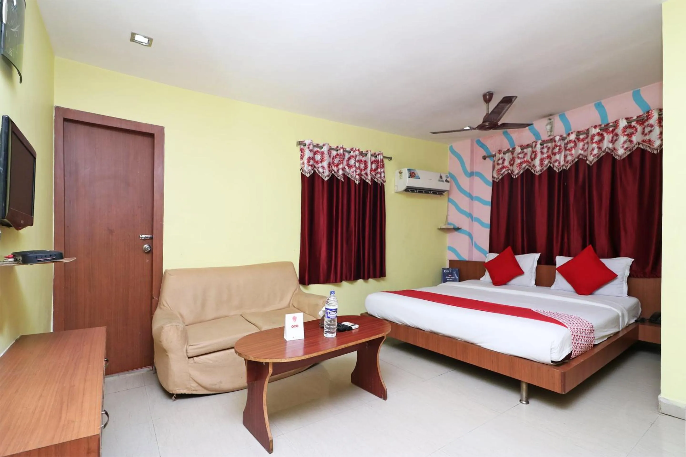 Bedroom, Bed in Super Hotel O Maruti Lodging