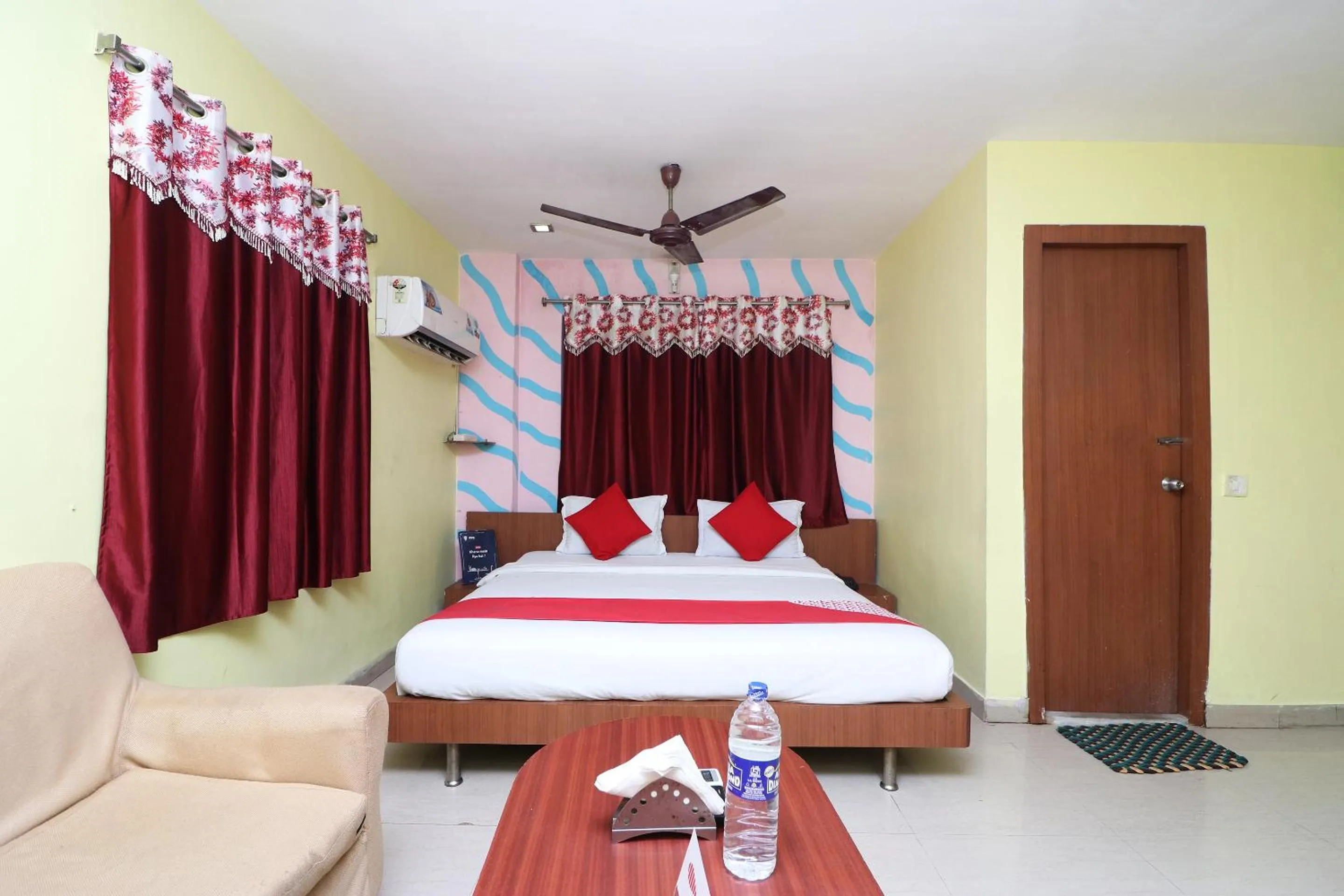 Bedroom, Bed in Super Hotel O Maruti Lodging