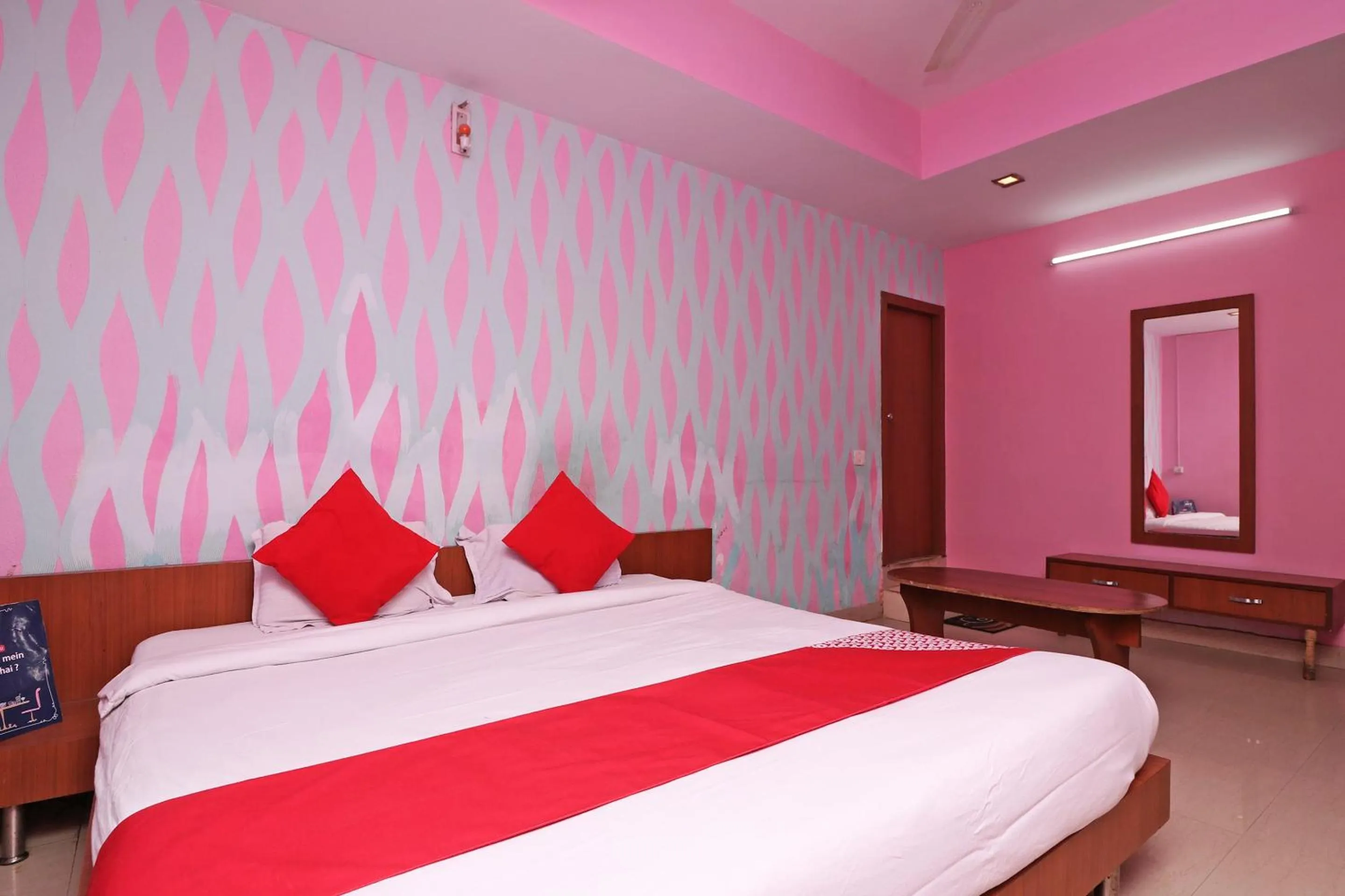 Bedroom, Bed in Super Hotel O Maruti Lodging