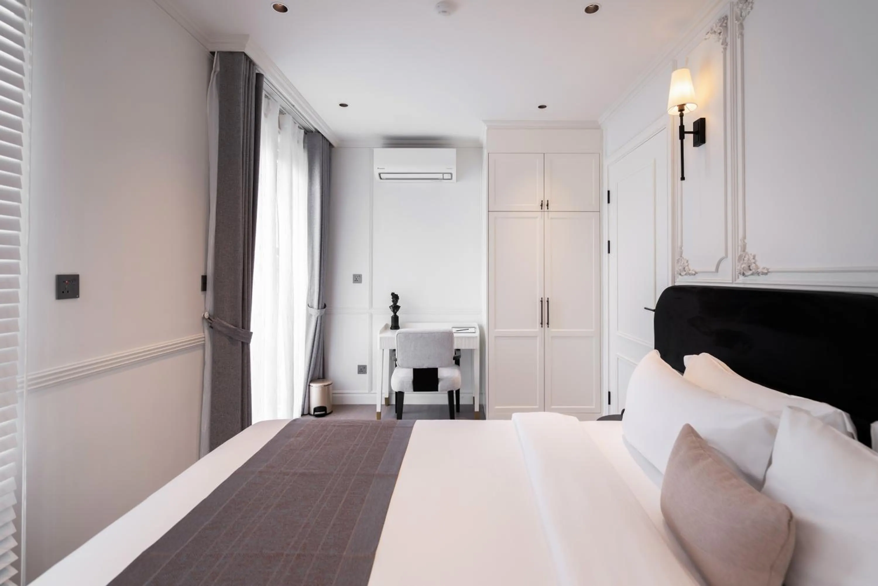 King Room with Balcony in AMANA Boutique Hotel - Than Van Nhiep