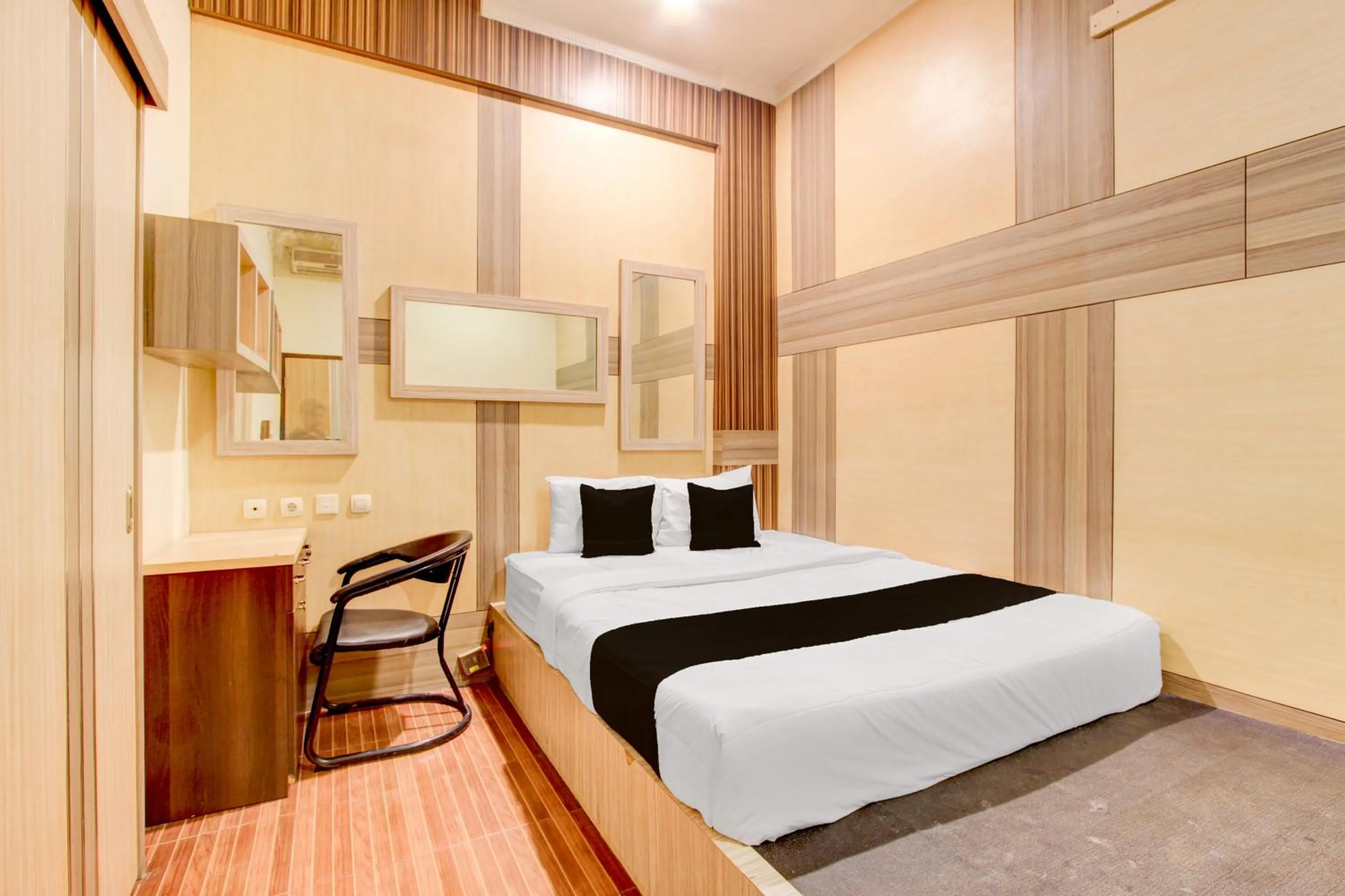 Bedroom, Bed in Collection O near Maguwoharjo Stadium formerly Graha Ngaso