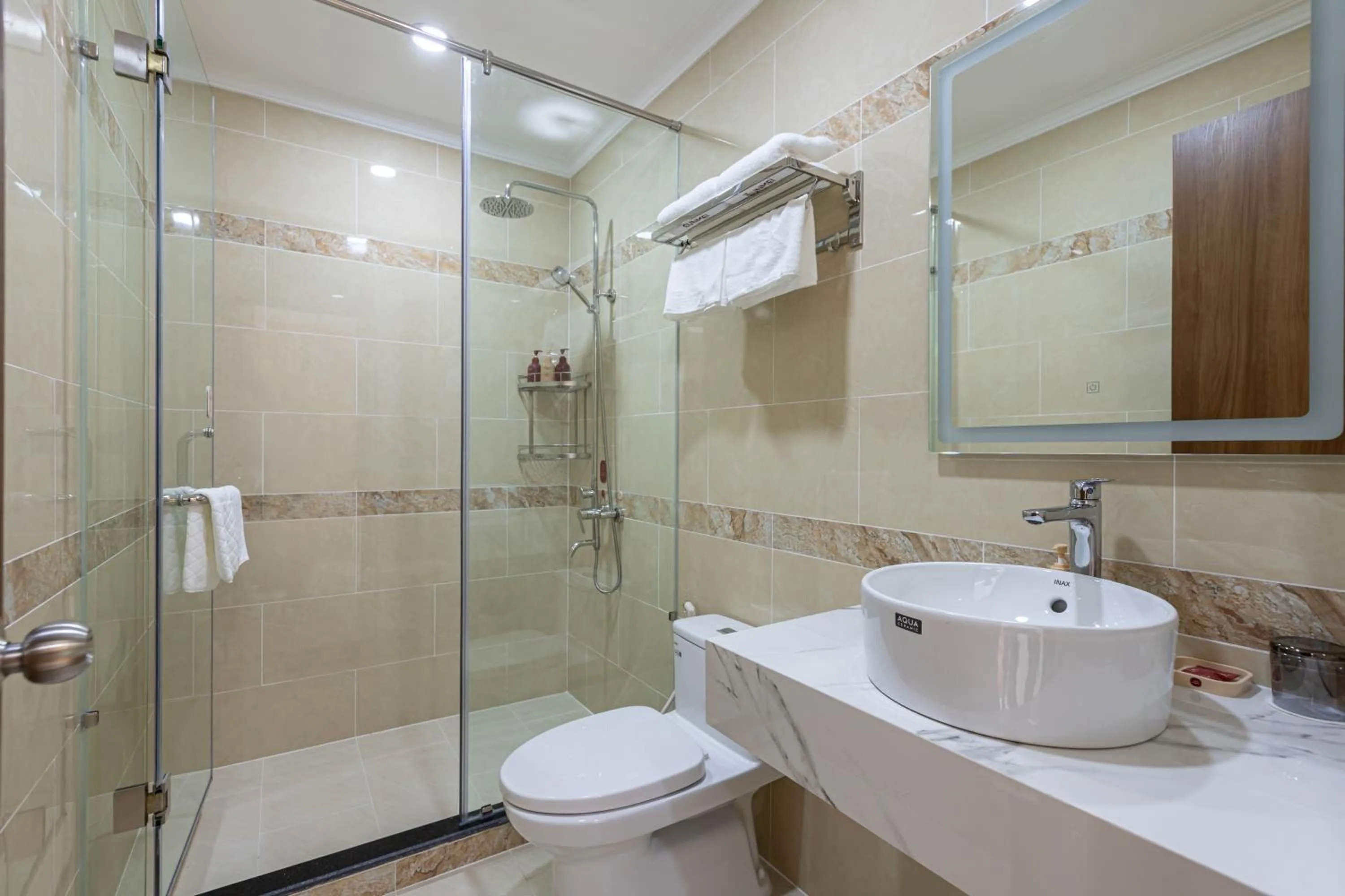 Shower in Shankee Hotel VN