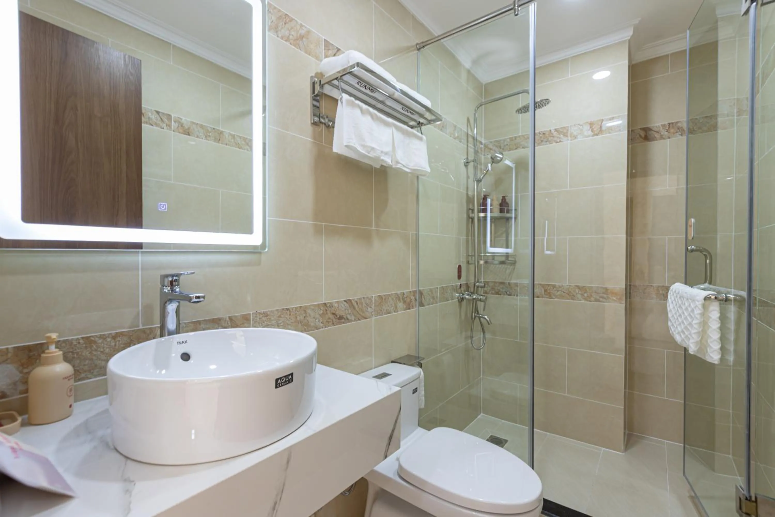 Shower in Shankee Hotel VN