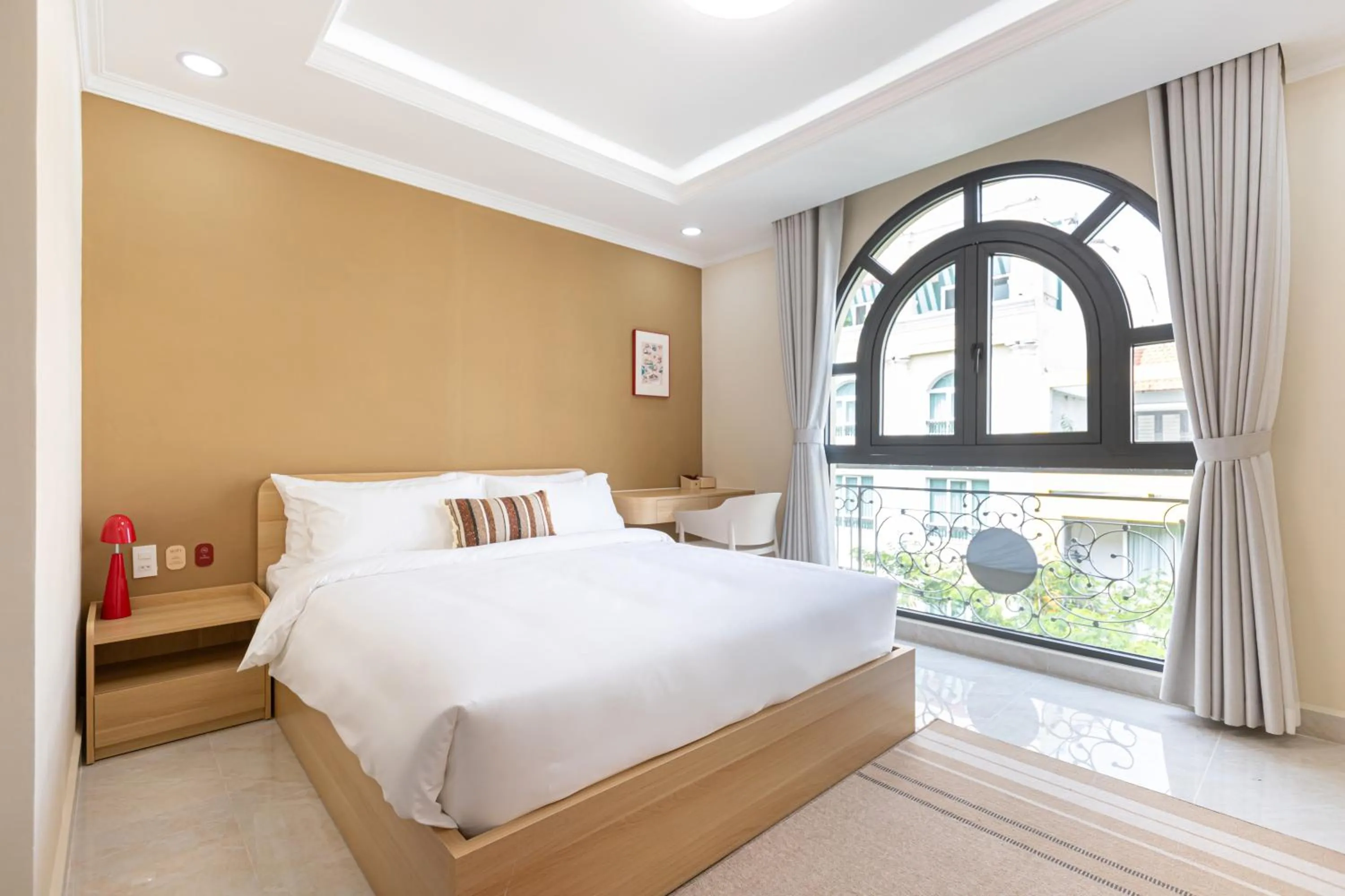 Photo of the whole room, Bed in Shankee Hotel VN